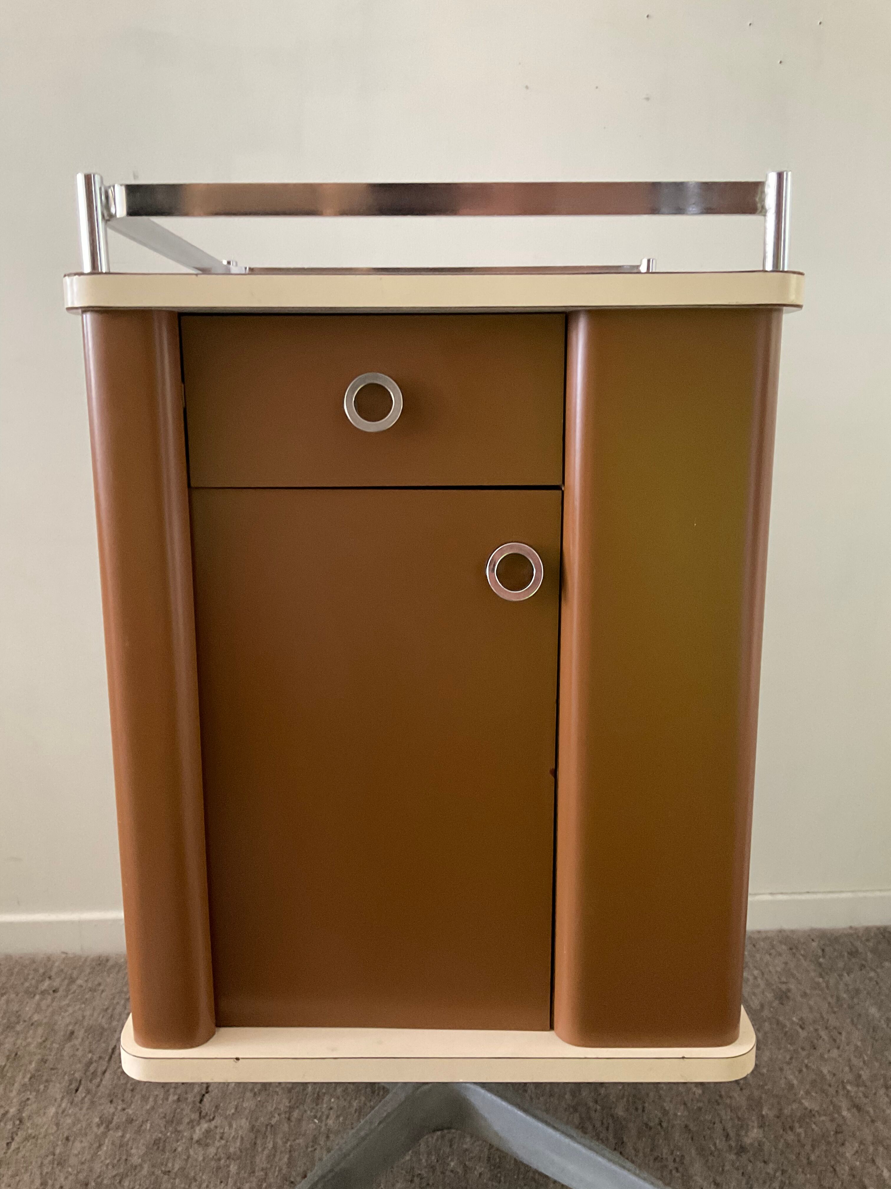 Vintage dentist's office in formica from the 60s and 70s