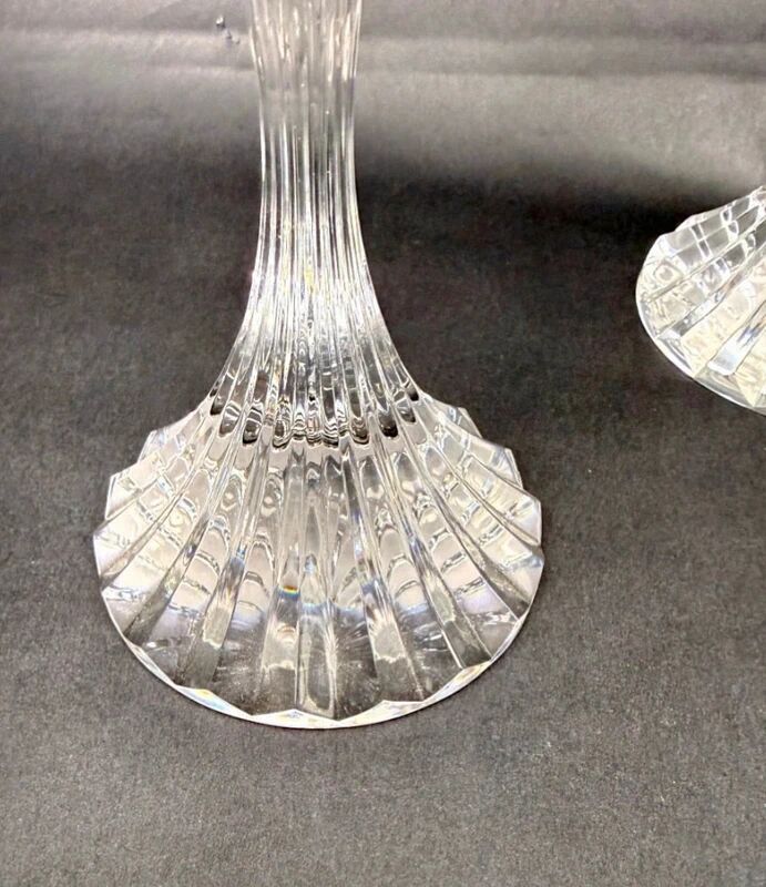 Set of 2 Baccarat Masséna champagne flutes.