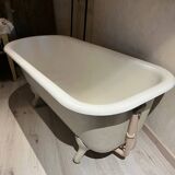 Cast iron lion's feet bathtub early 20th century
