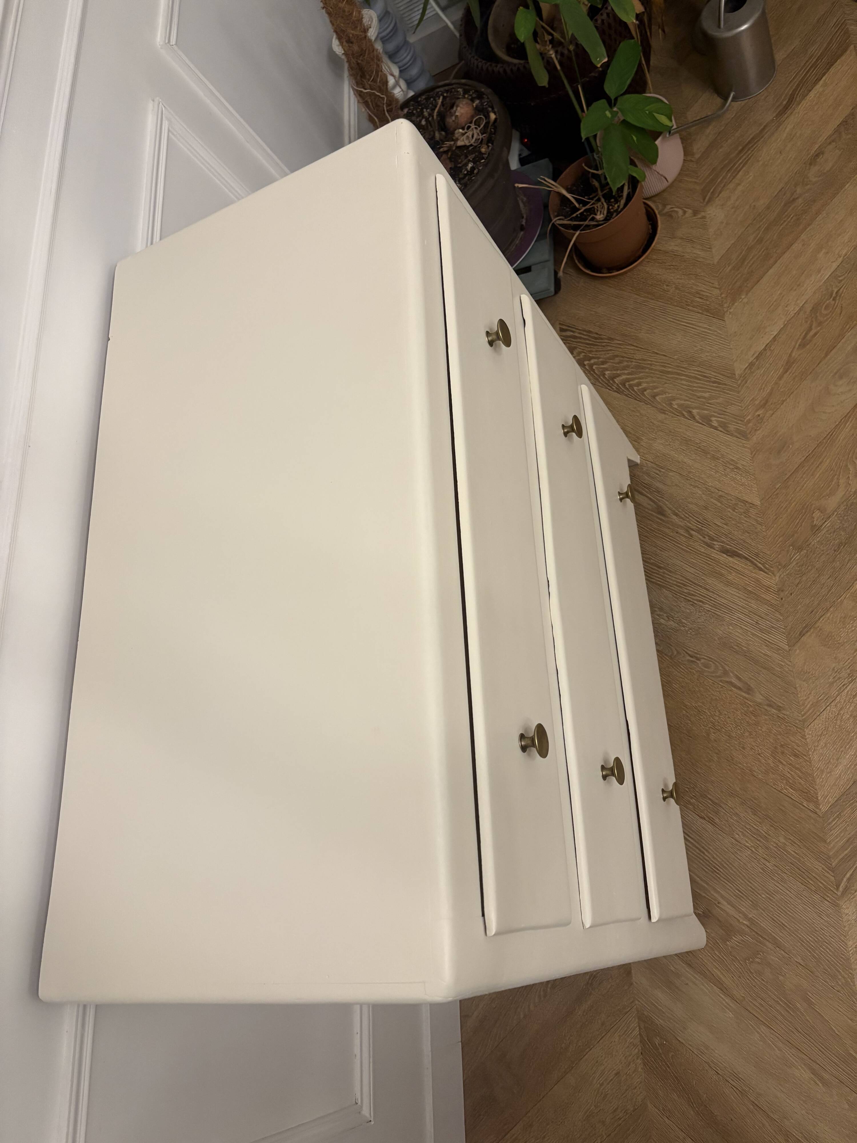 Commode parisienne