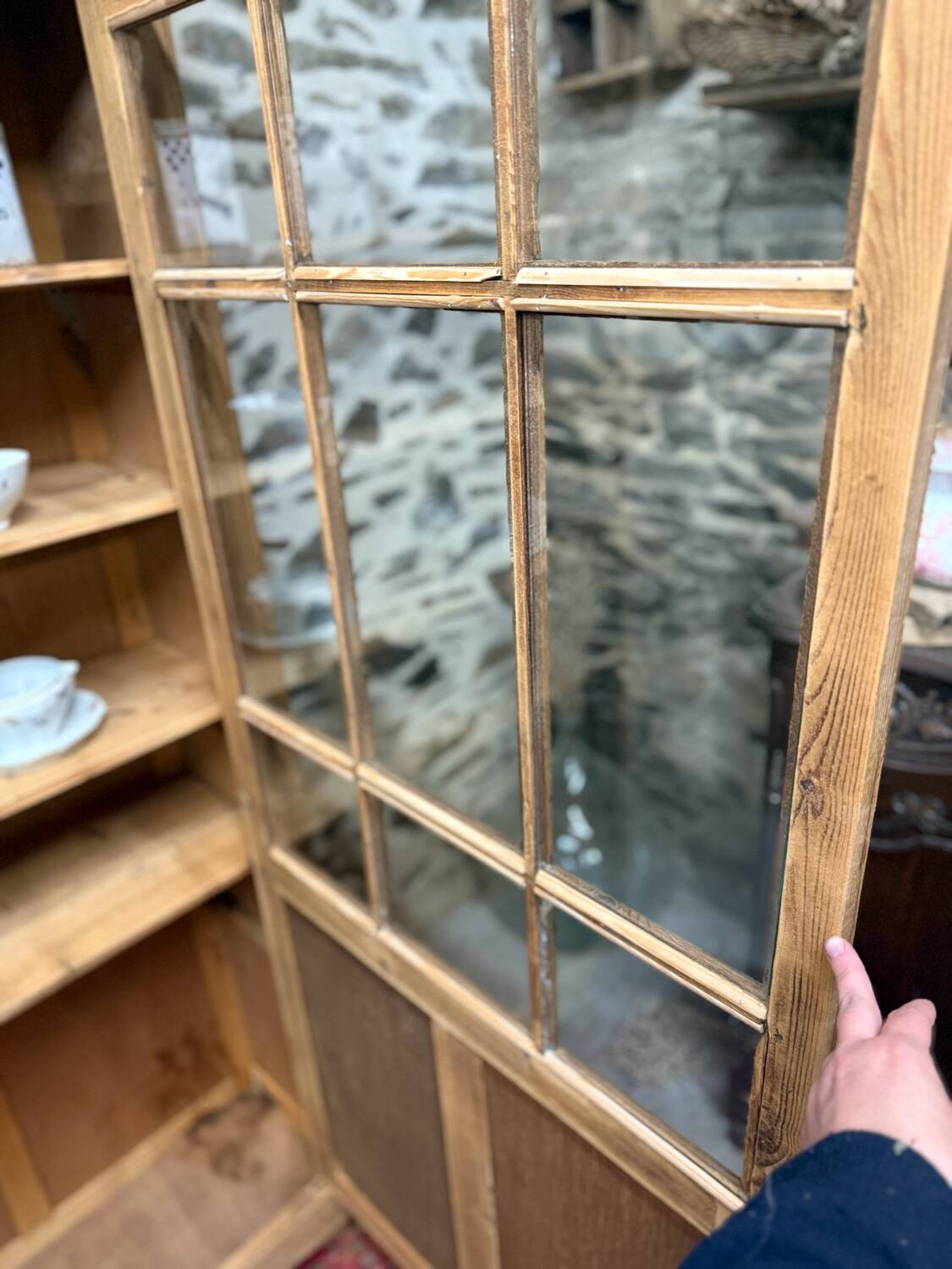 Vitrine parisienne ancienne décapée