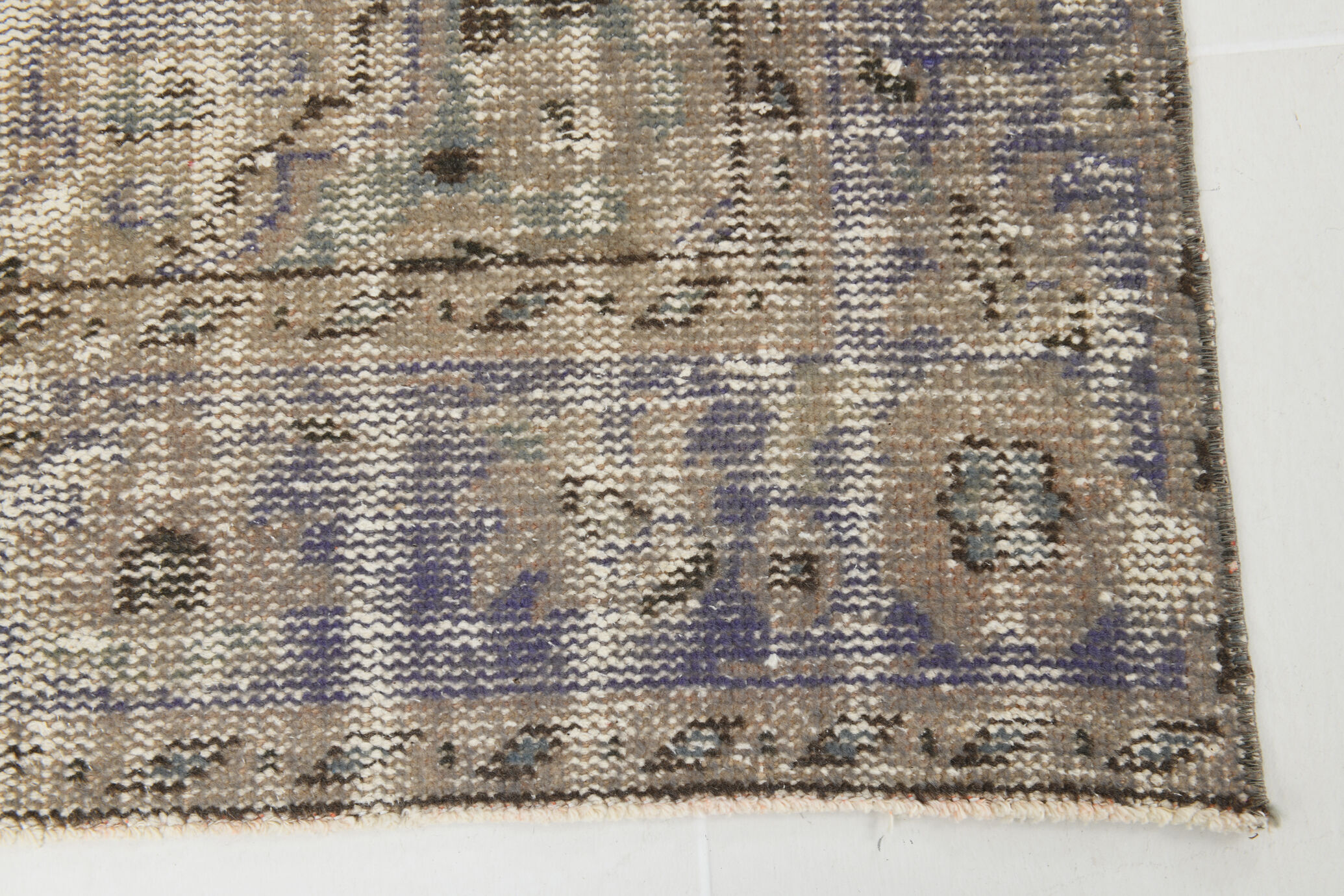 6x9 distressed wool vintage rug 292x191cm