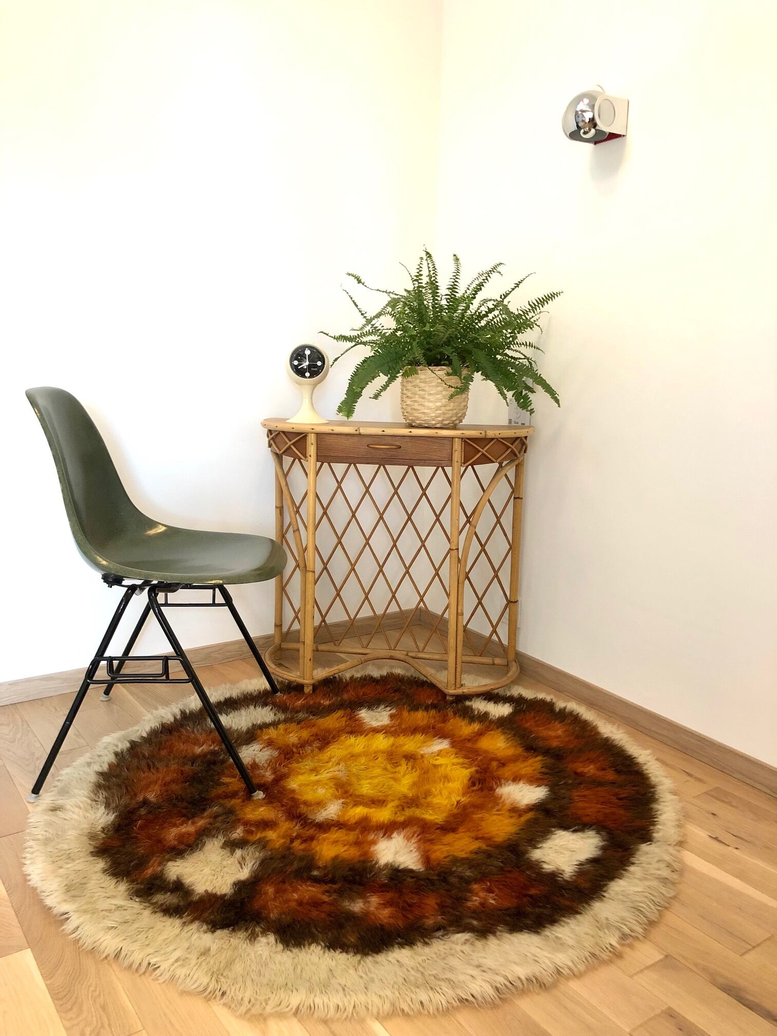 Vintage round carpet with long piles 70s