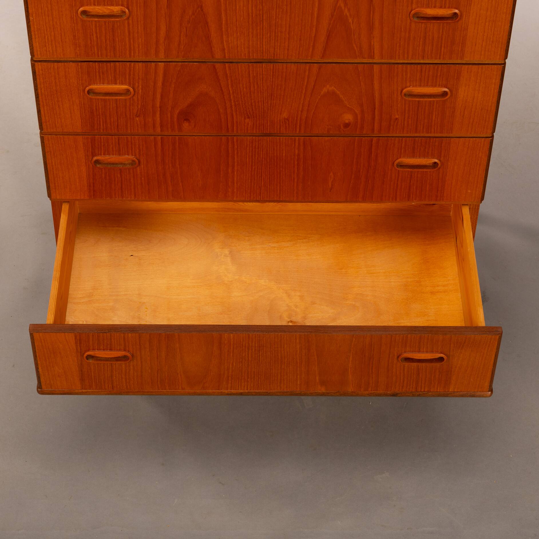 Commode en teck haute de design danois, années 1960