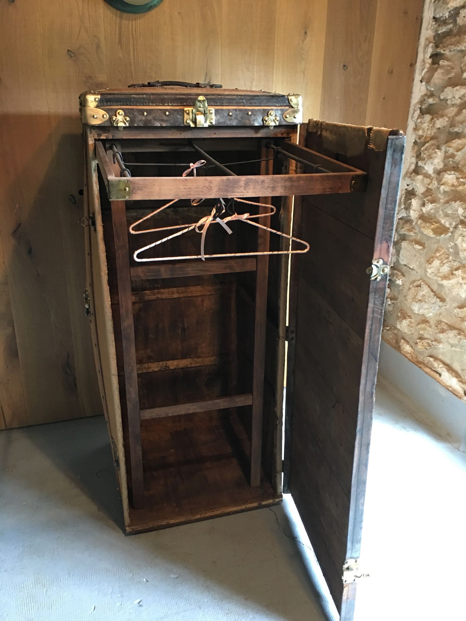 Trunk cabin in wood and fabrics around 1940