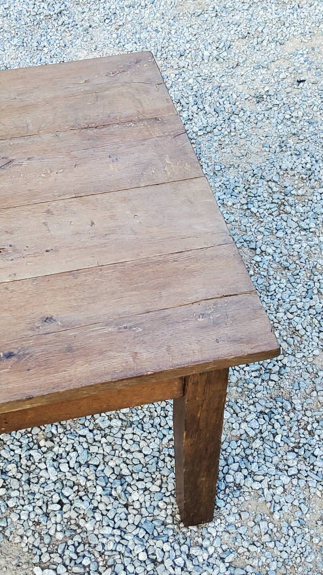 Oak farmhouse coffee table with spindle legs and one drawer, late 19th century