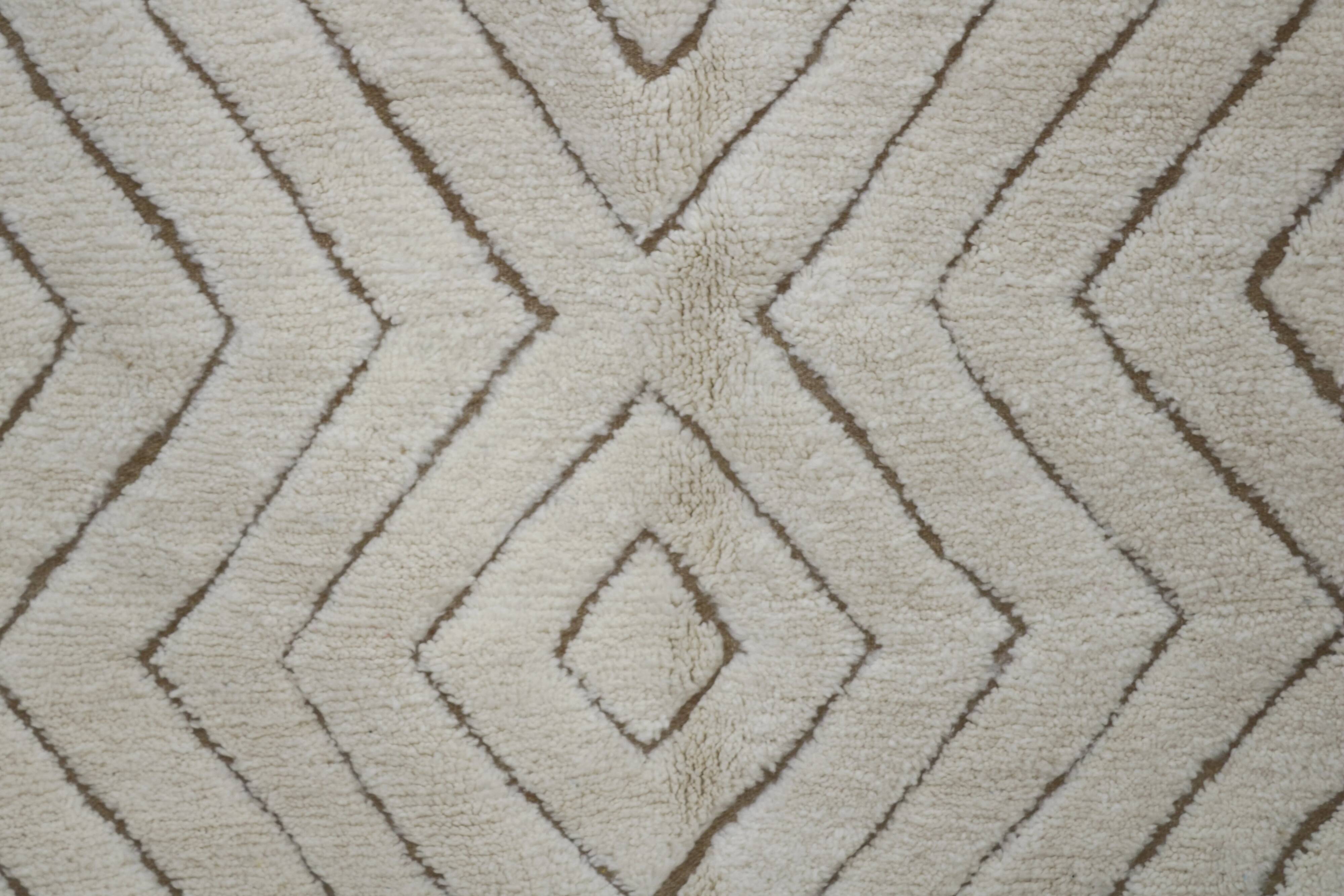 Large Beni Ouarain rug 325×200 – Handcrafted natural wool rug with soft diamond geometry, GO-946