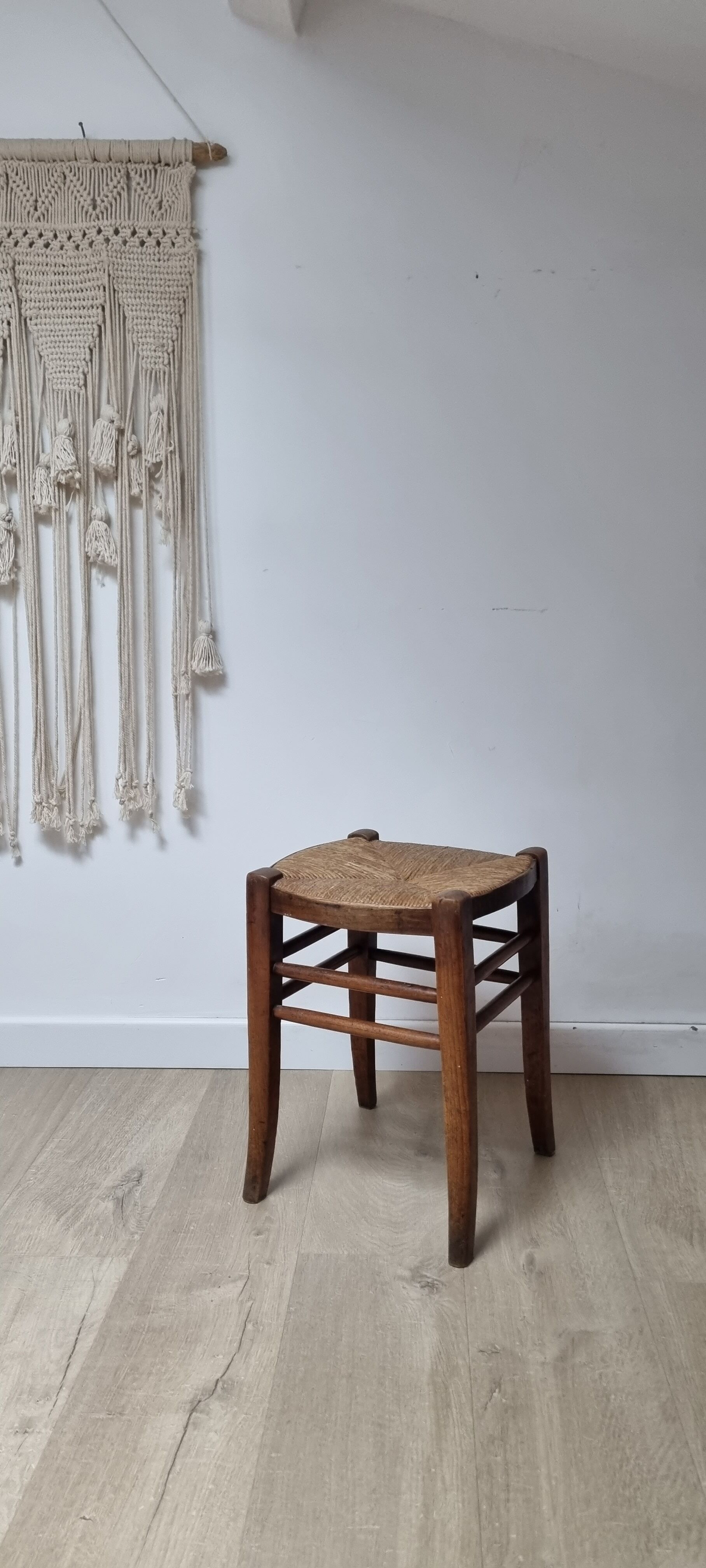 Tabouret ancien en paille et bois