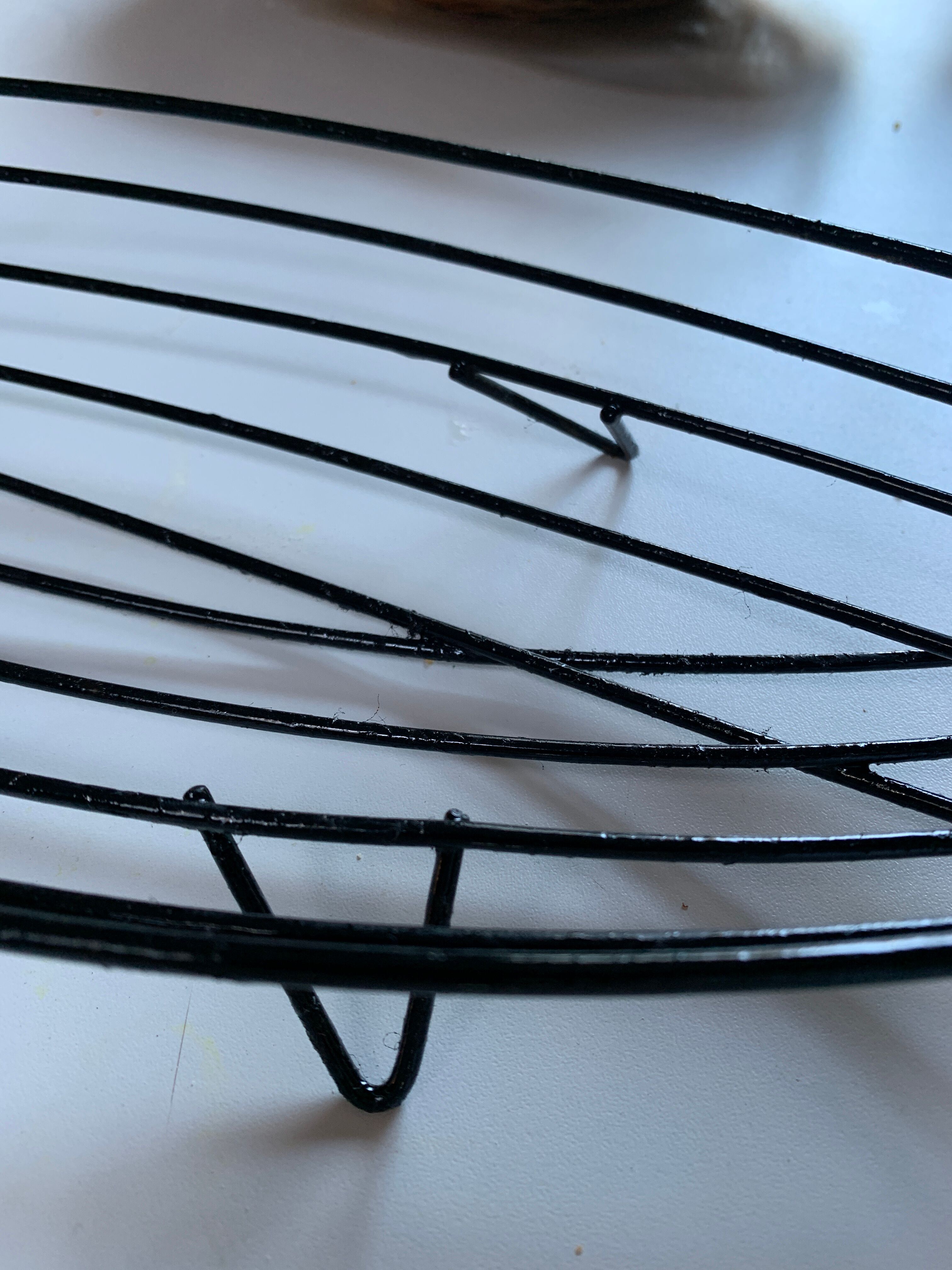 Basket in black lacquered metal "fish"