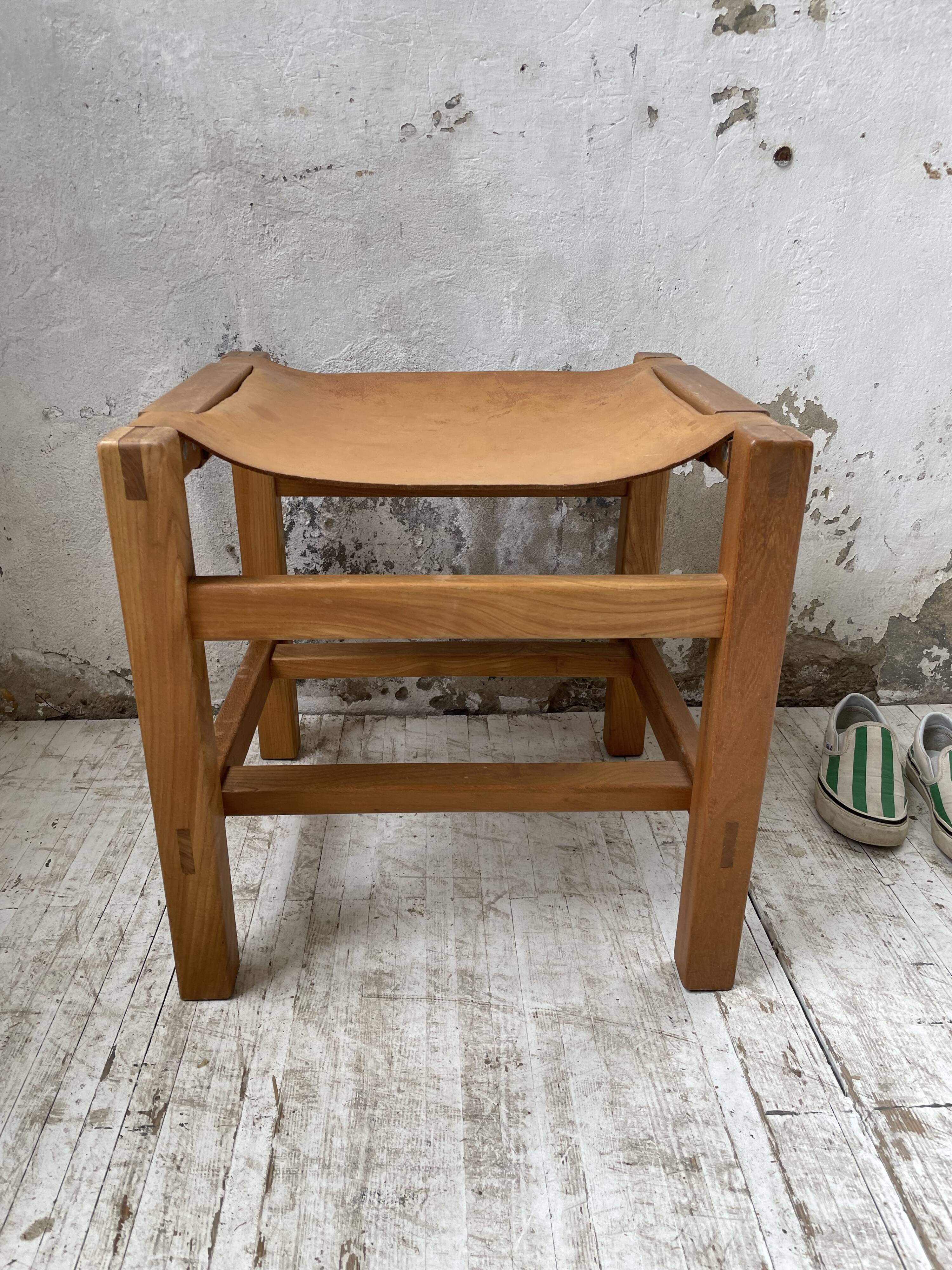 Solid elm and leather stool Maison Regain