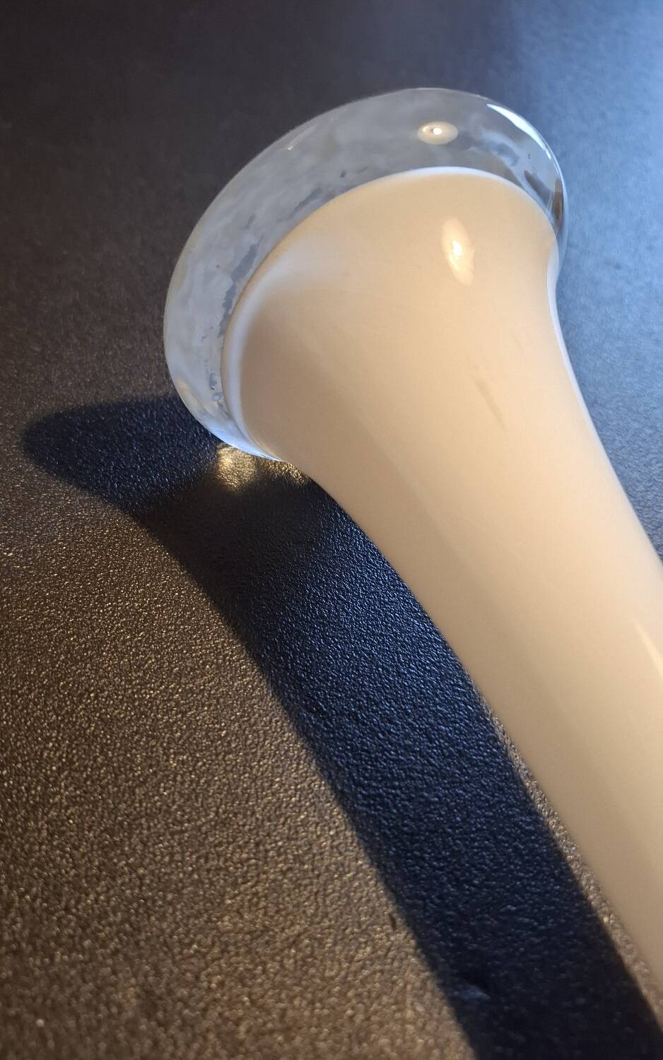 Contemporary soliflore in opaline