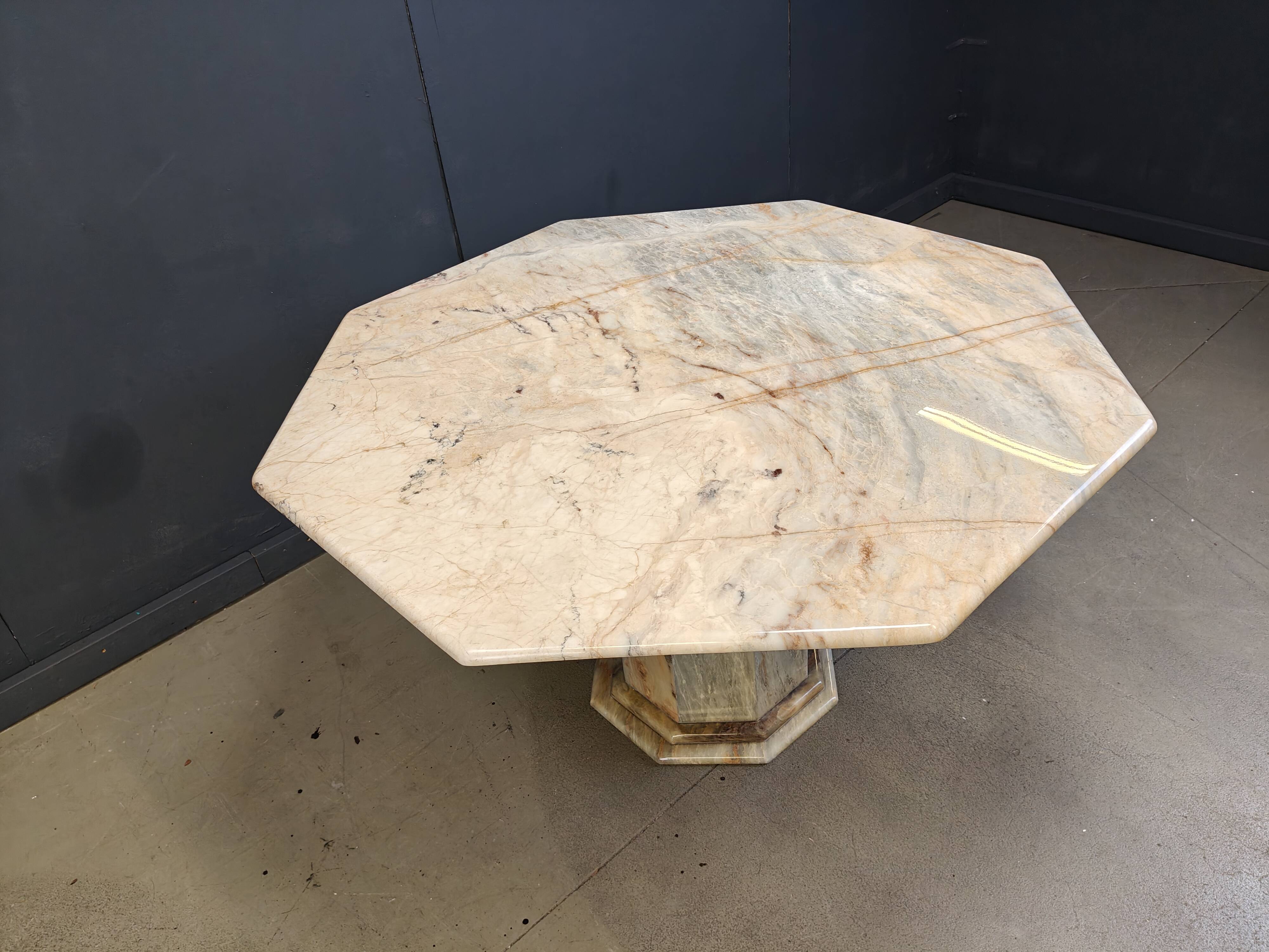 Octogonal italian marble dining table 1970s