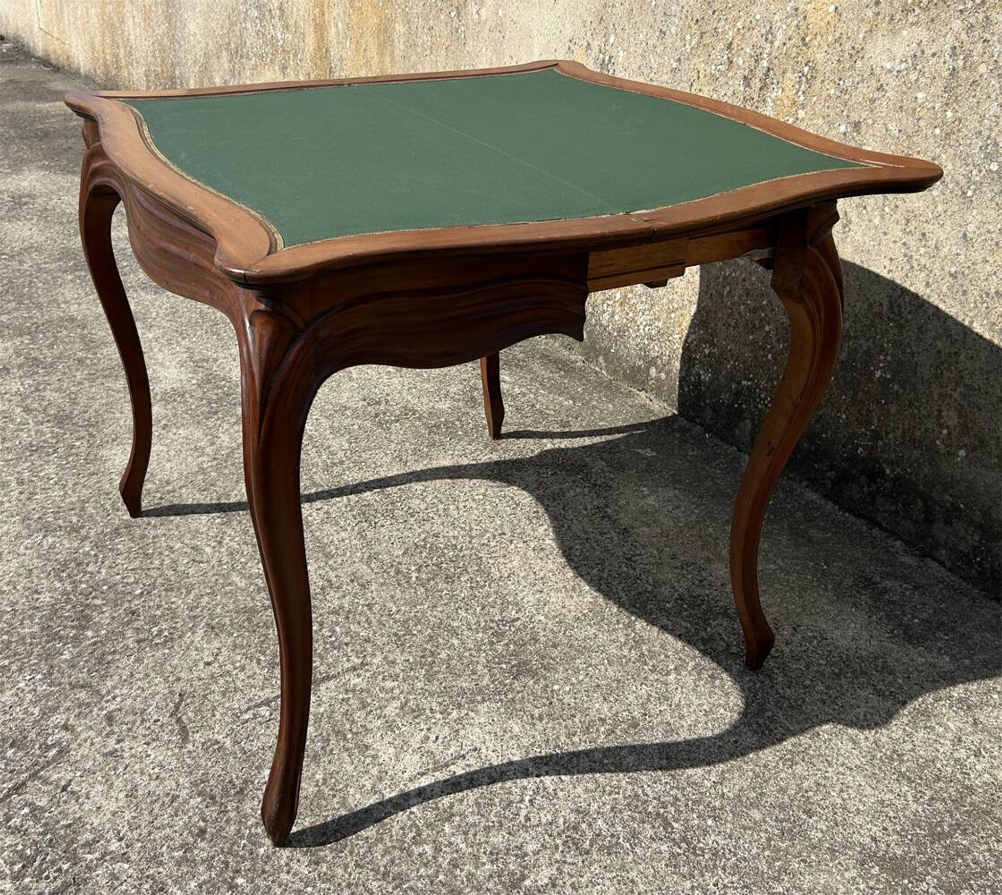 Table de jeu en bois d'acajou Napoléon III, 18ème siècle