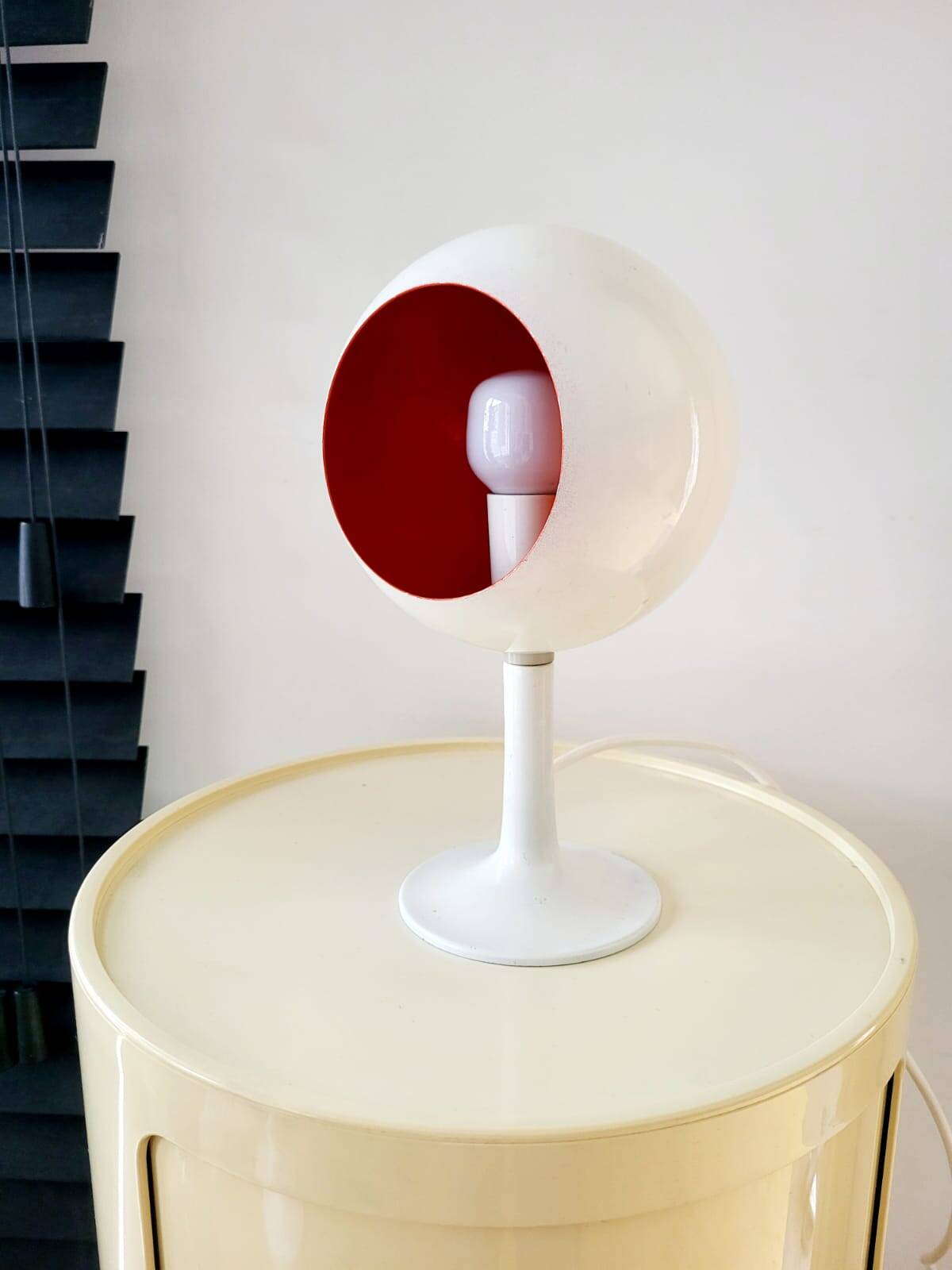 Lampe à table à globe oculaire de l'ère spatiale, Anvia, avec du métal, Jaren 1960