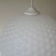 Suspension « boule » vintage en opaline