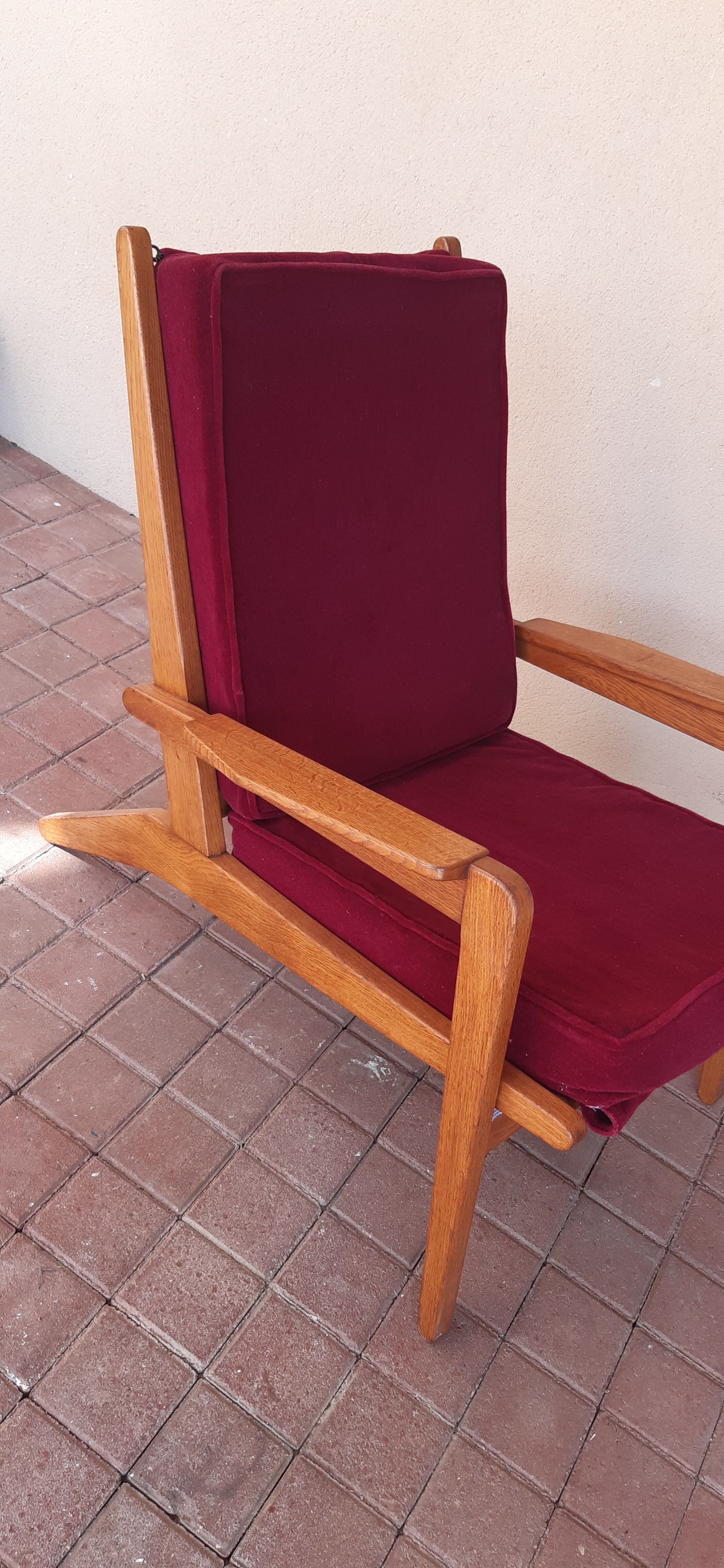 Armchair with armrests
