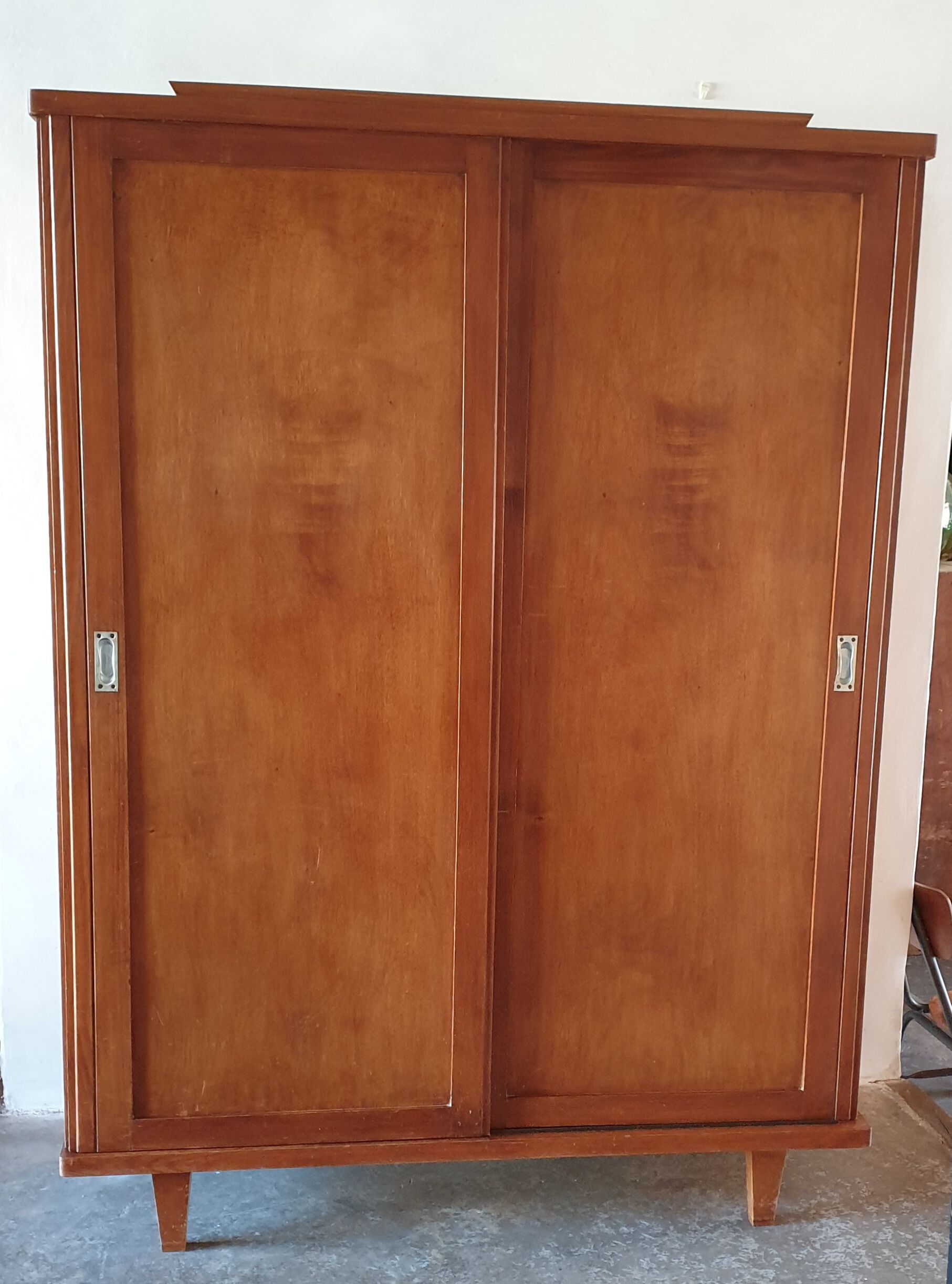 Parisian wardrobe with sliding doors