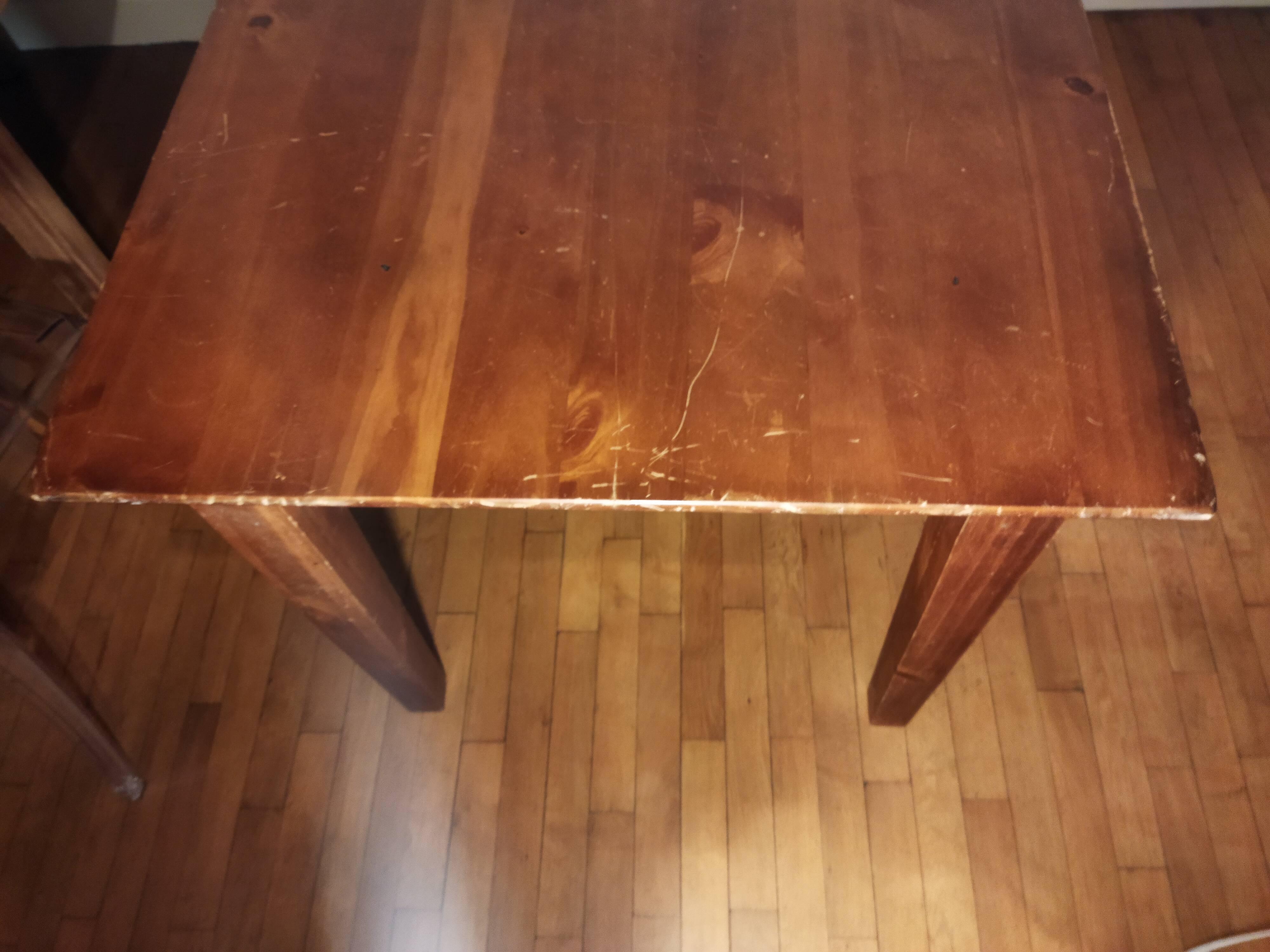 Table feet spindles