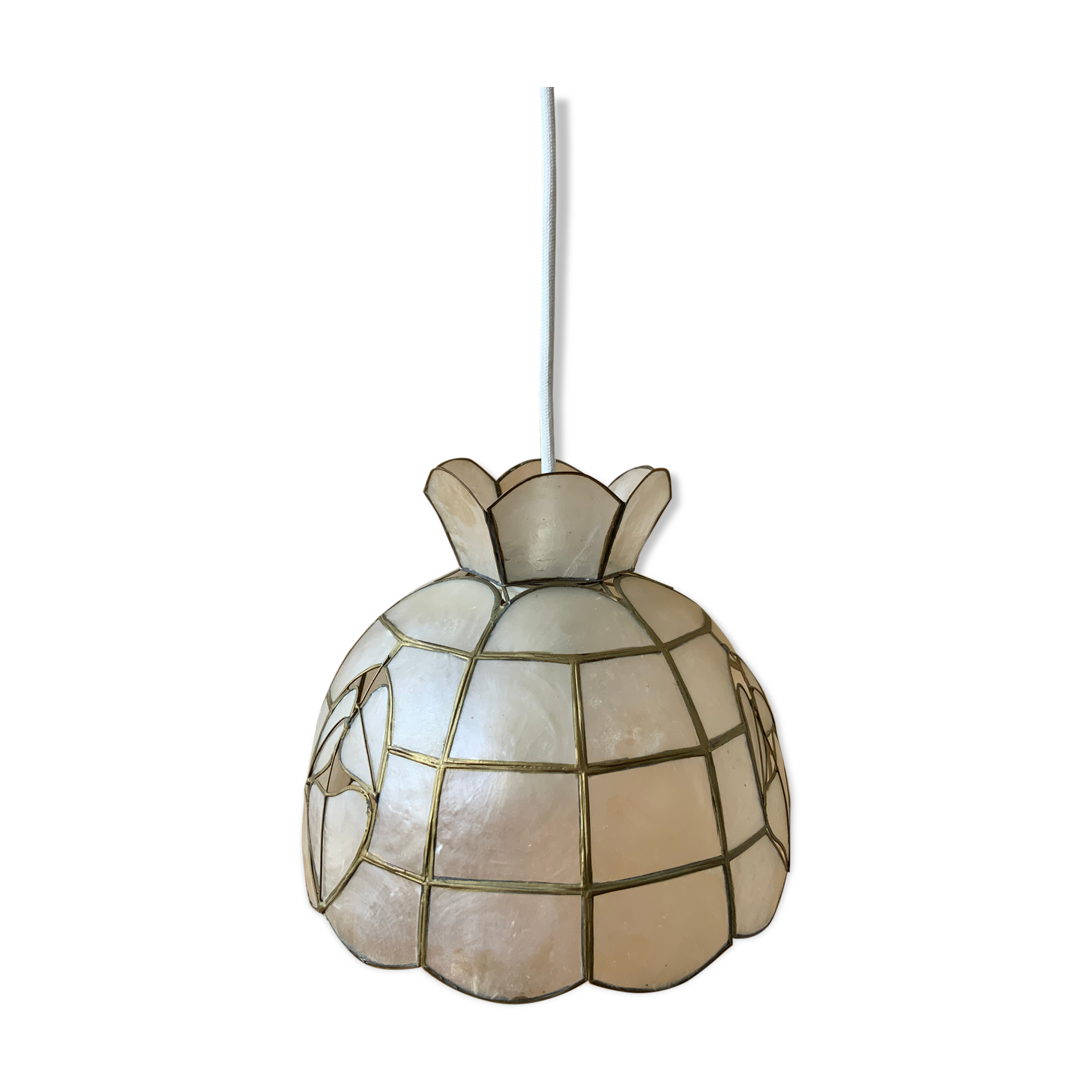 Mother-of-pearl and brass suspension
