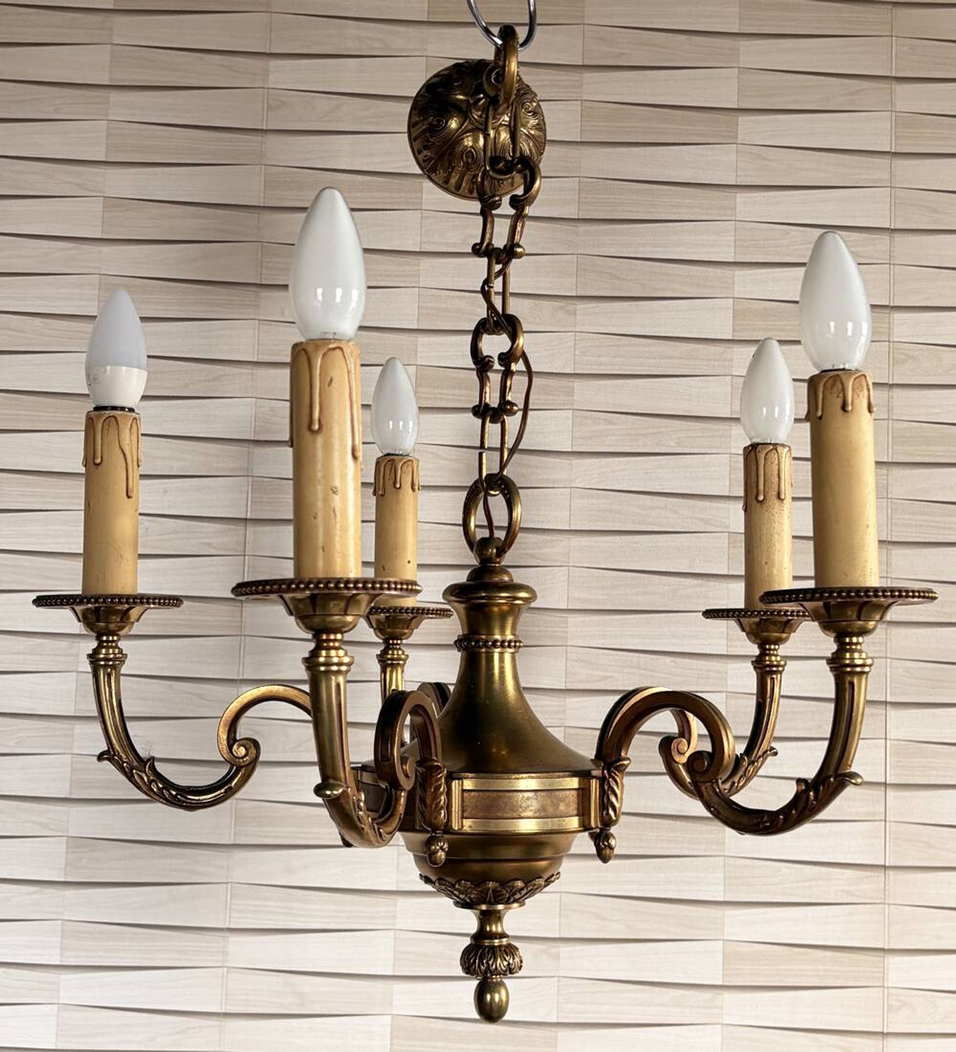 Five-armed golden brass chandelier – neoclassical elegance, Louis XVI spirit.