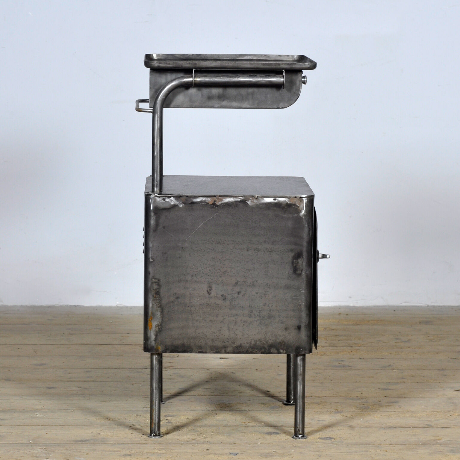 Table de nuit en fer, vers 1950