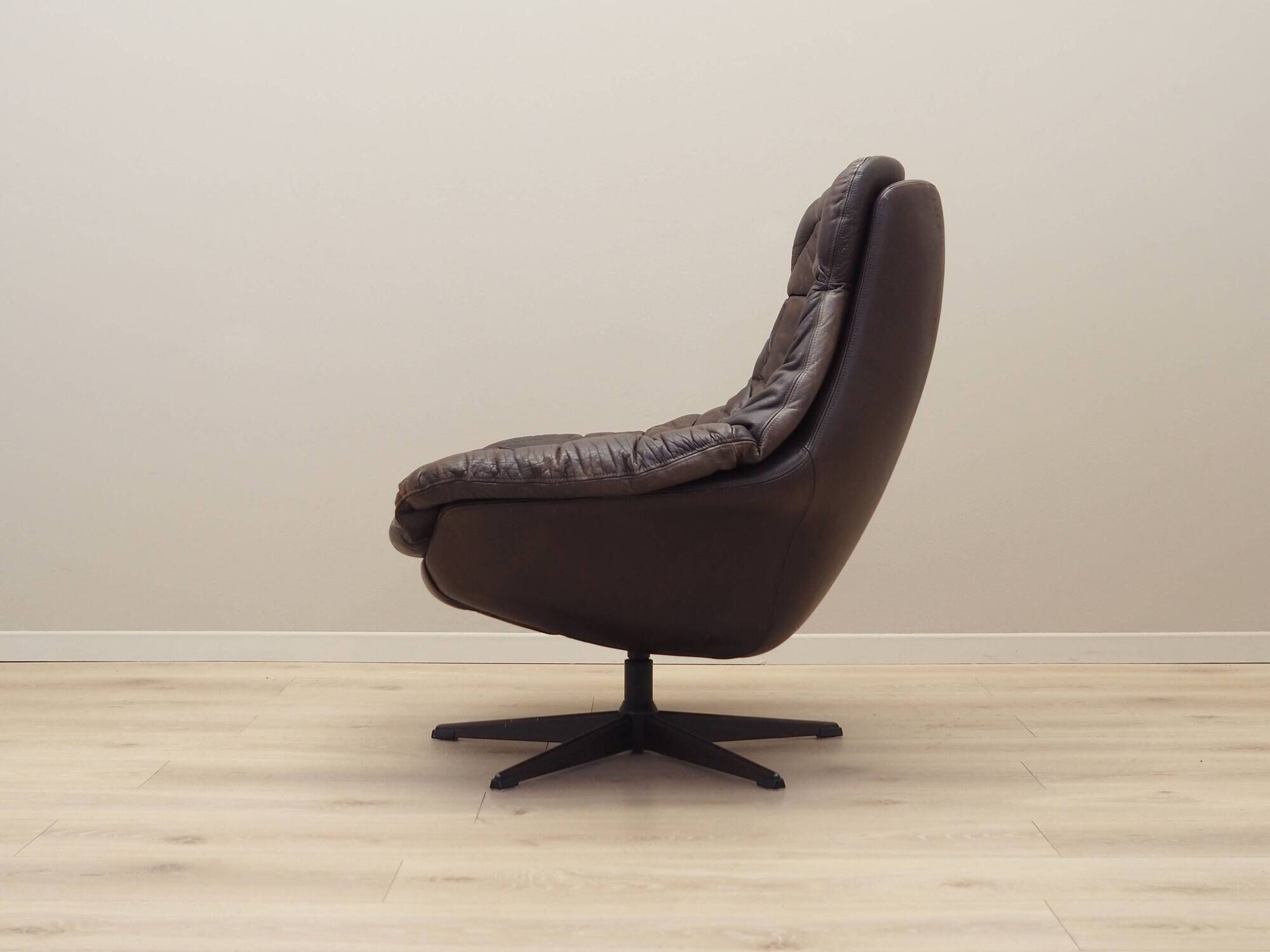 Leather swivel armchair, Danish design, 1960s, designer: H.W. Klein, manufacture: Bramin