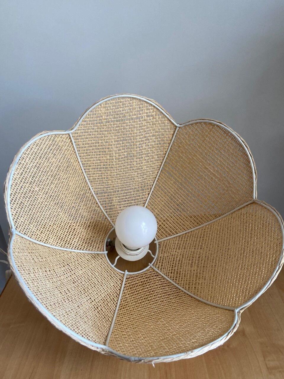 Rattan suspension, cannage flower shape