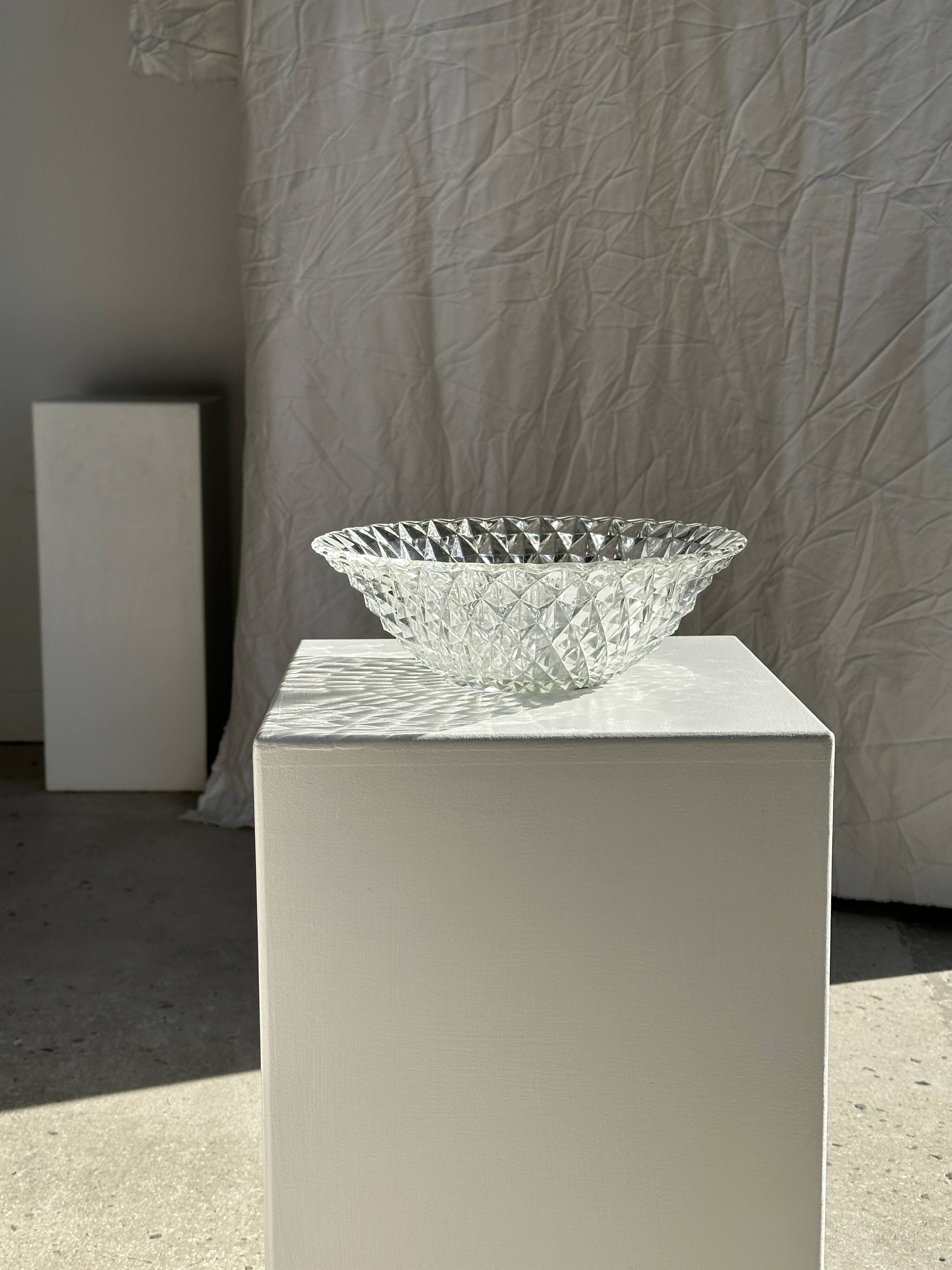 Large classic diamond-tipped glass salad bowl