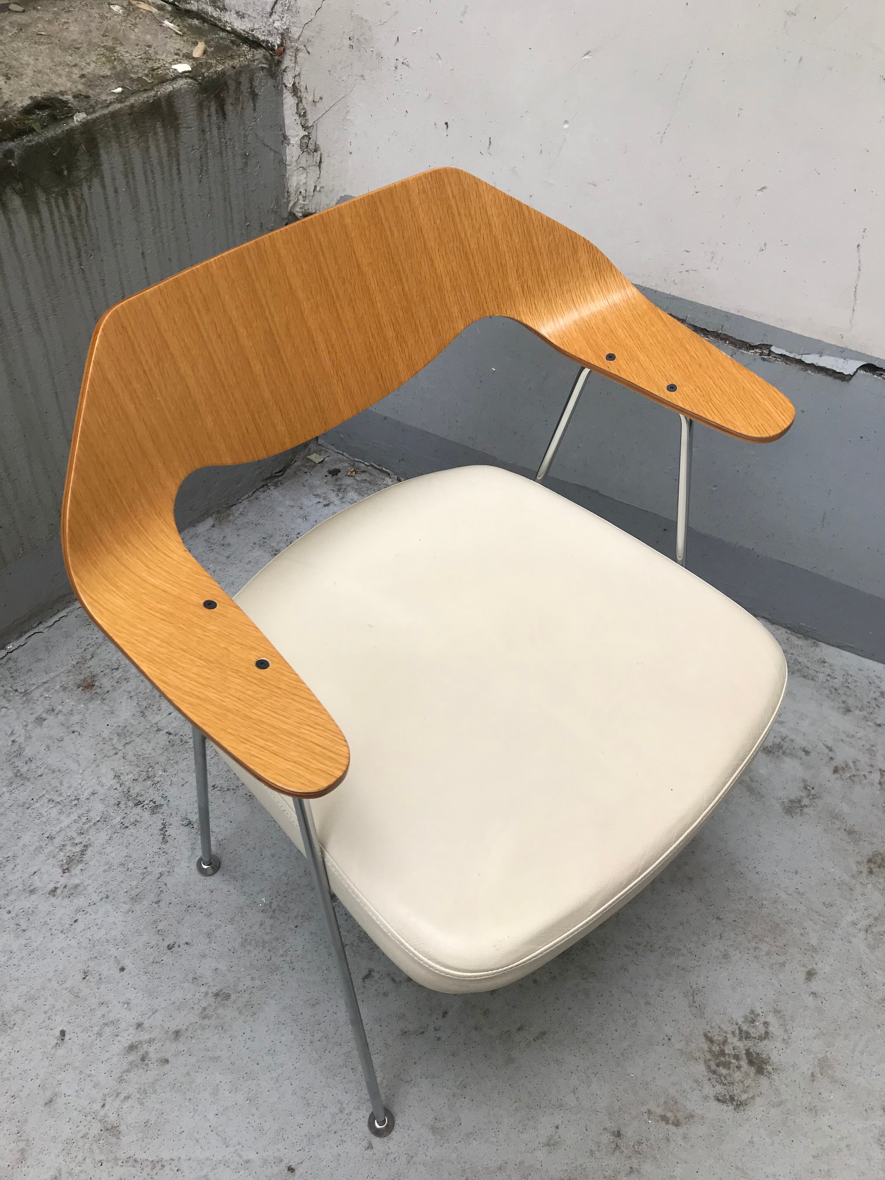 Armchair Robin Day 1980