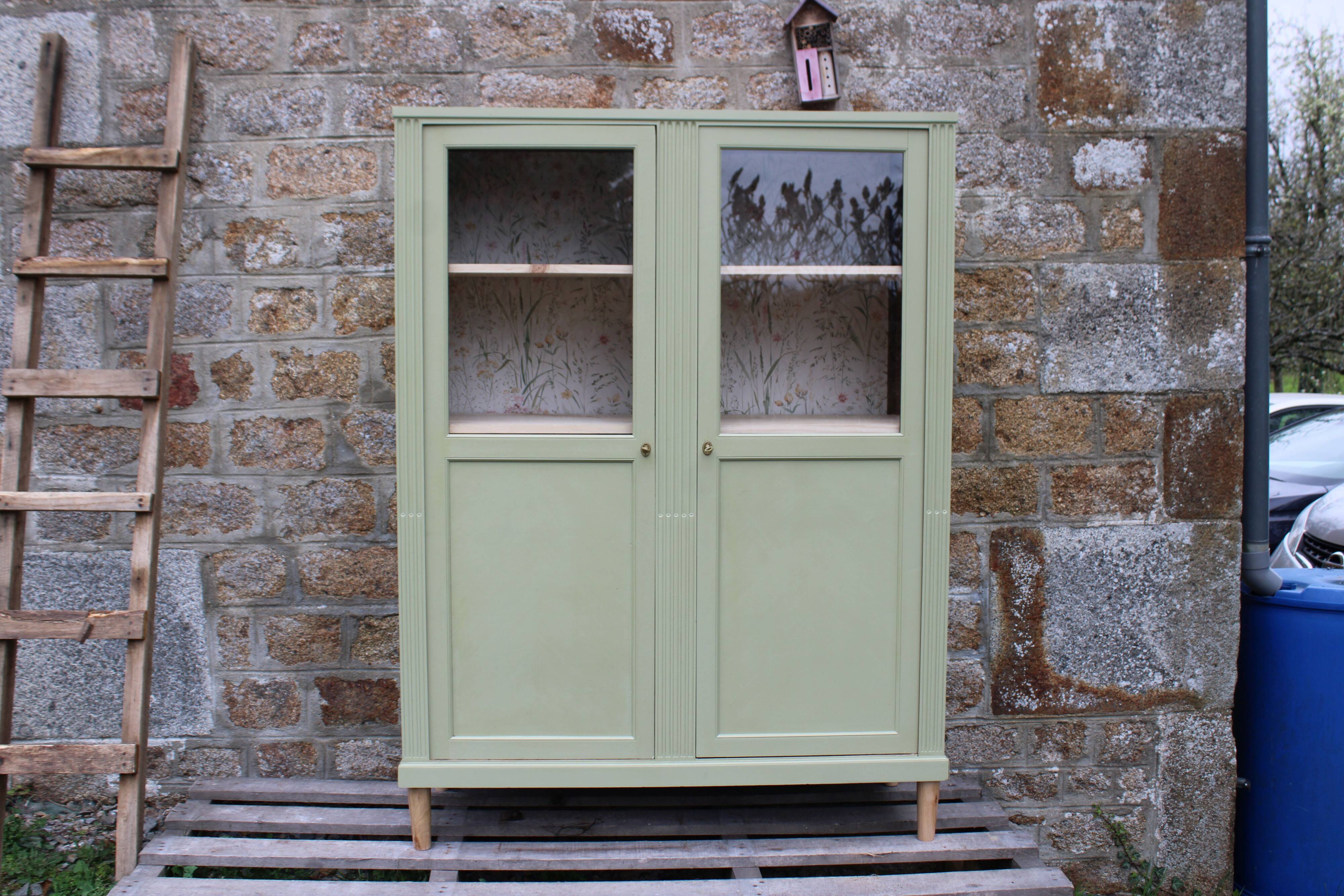 Renovated antique display cabinet – Lizard Green (Pure & Paint)