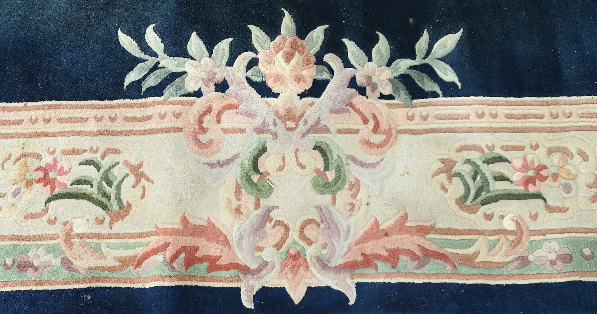 Carpet style Savonnerie 277x185 cm