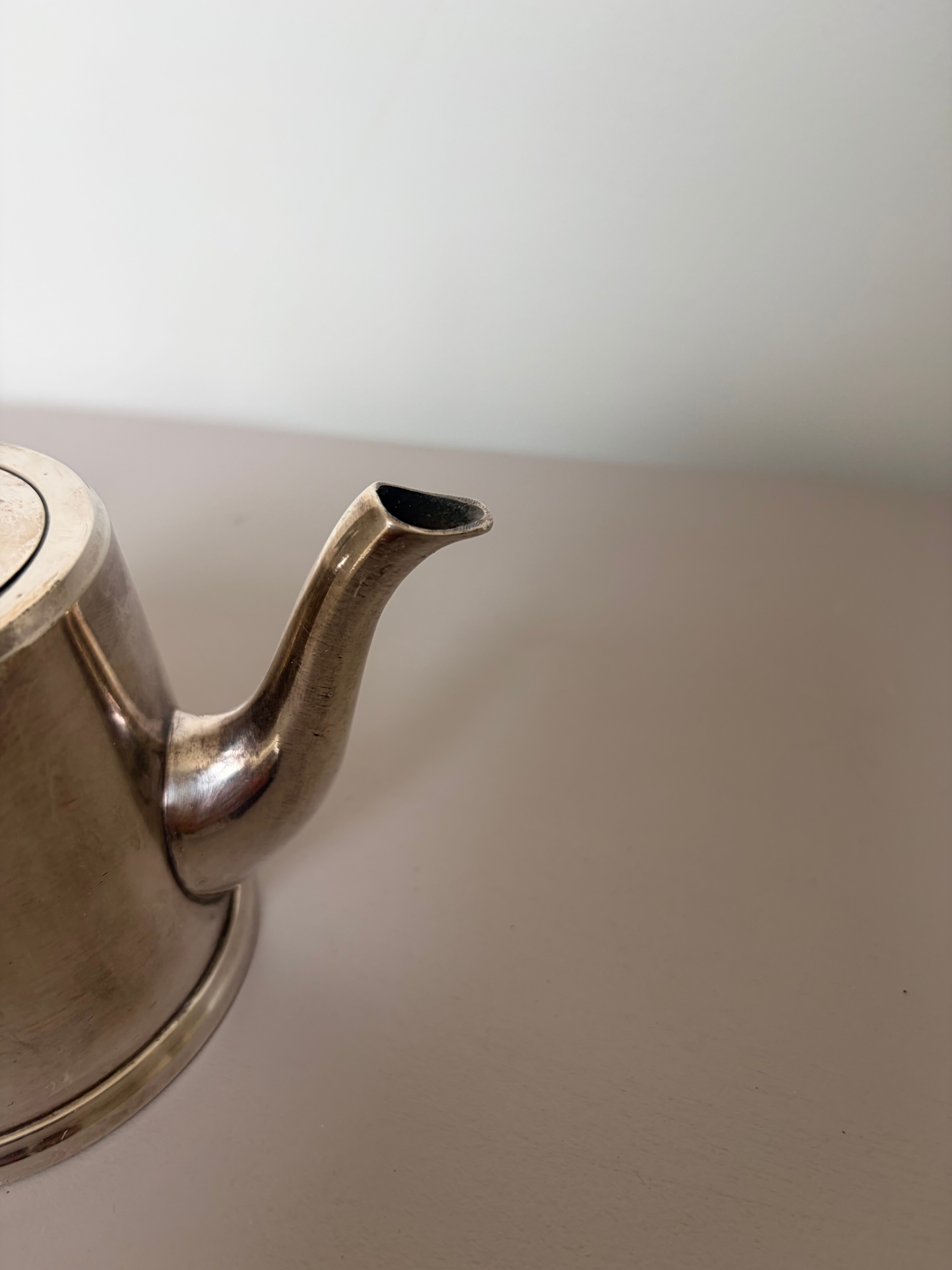 Théière vintage en métal argenté Maison Arthaud 240540
