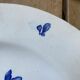 Assiette décor floral bleu KG Luneville
