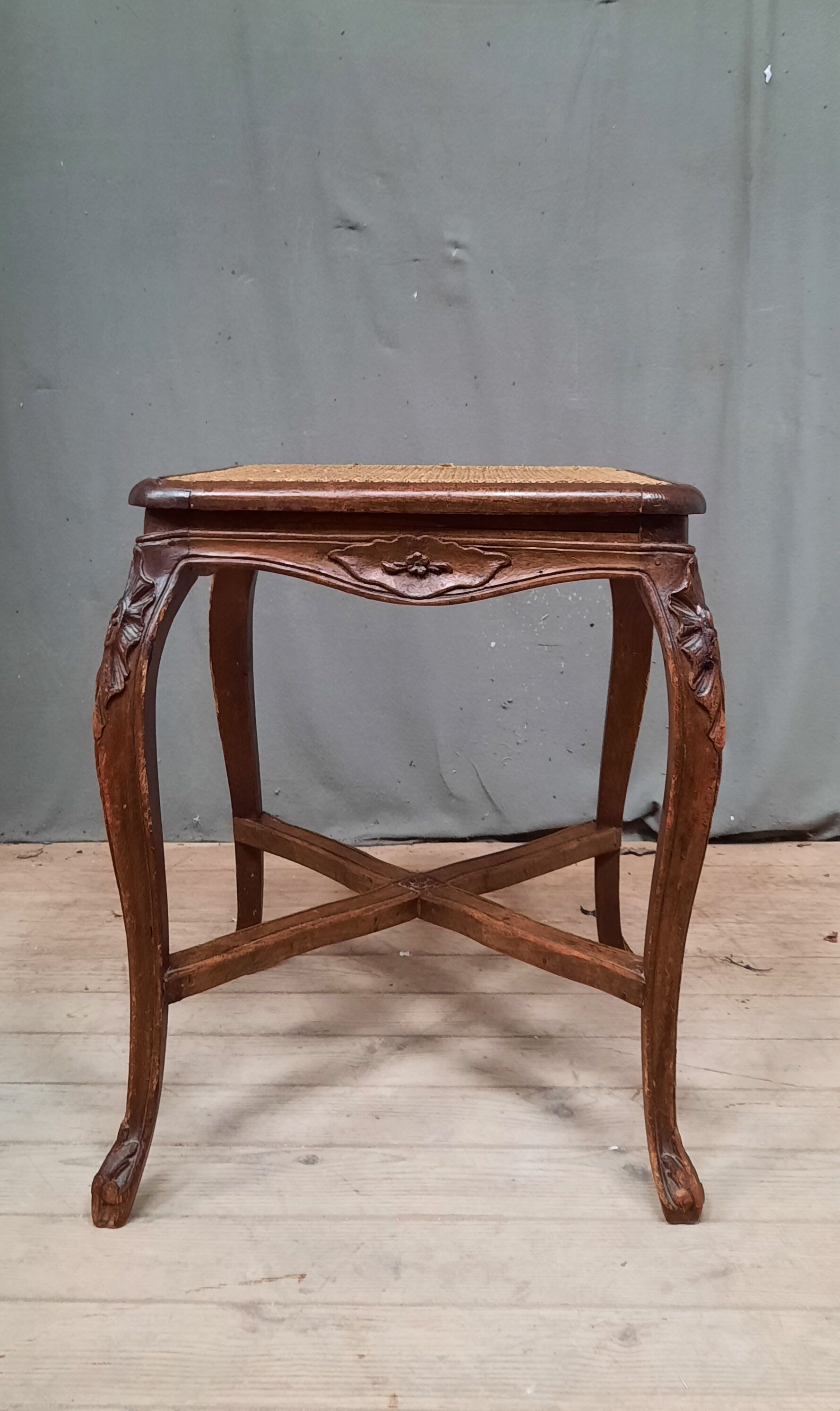 Eighteenth period canned pouf