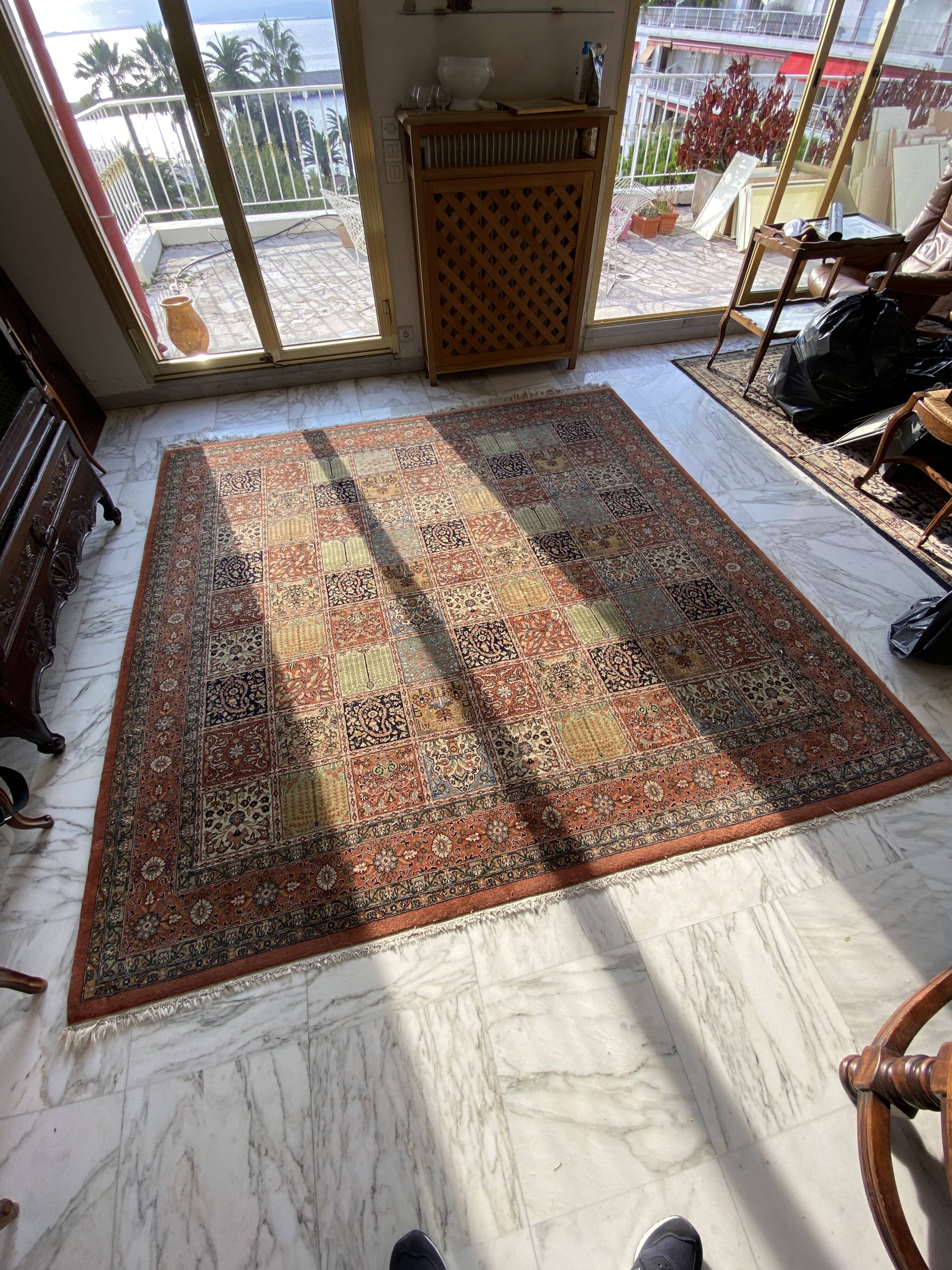 Patterned square carpet 252x252cm