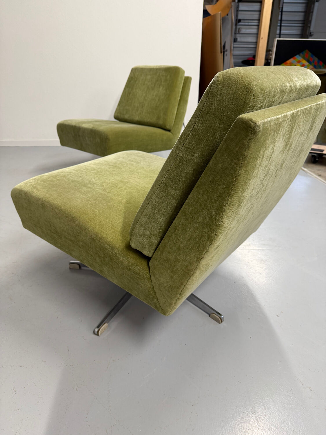 Complete living room with a sofa and 2 Italian design armchairs from the 70s, vintage.