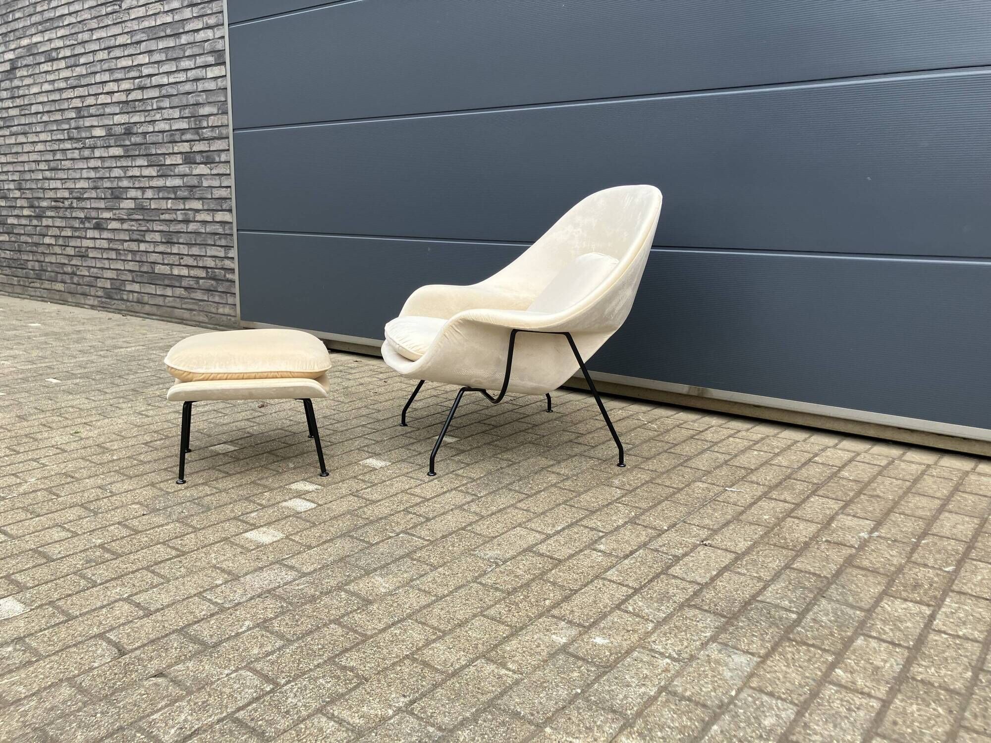 Knoll Womb chair + ottoman Eero Saarinen Beige Sand color, perfect condition!