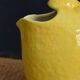 Pichet citron vintage barbotine