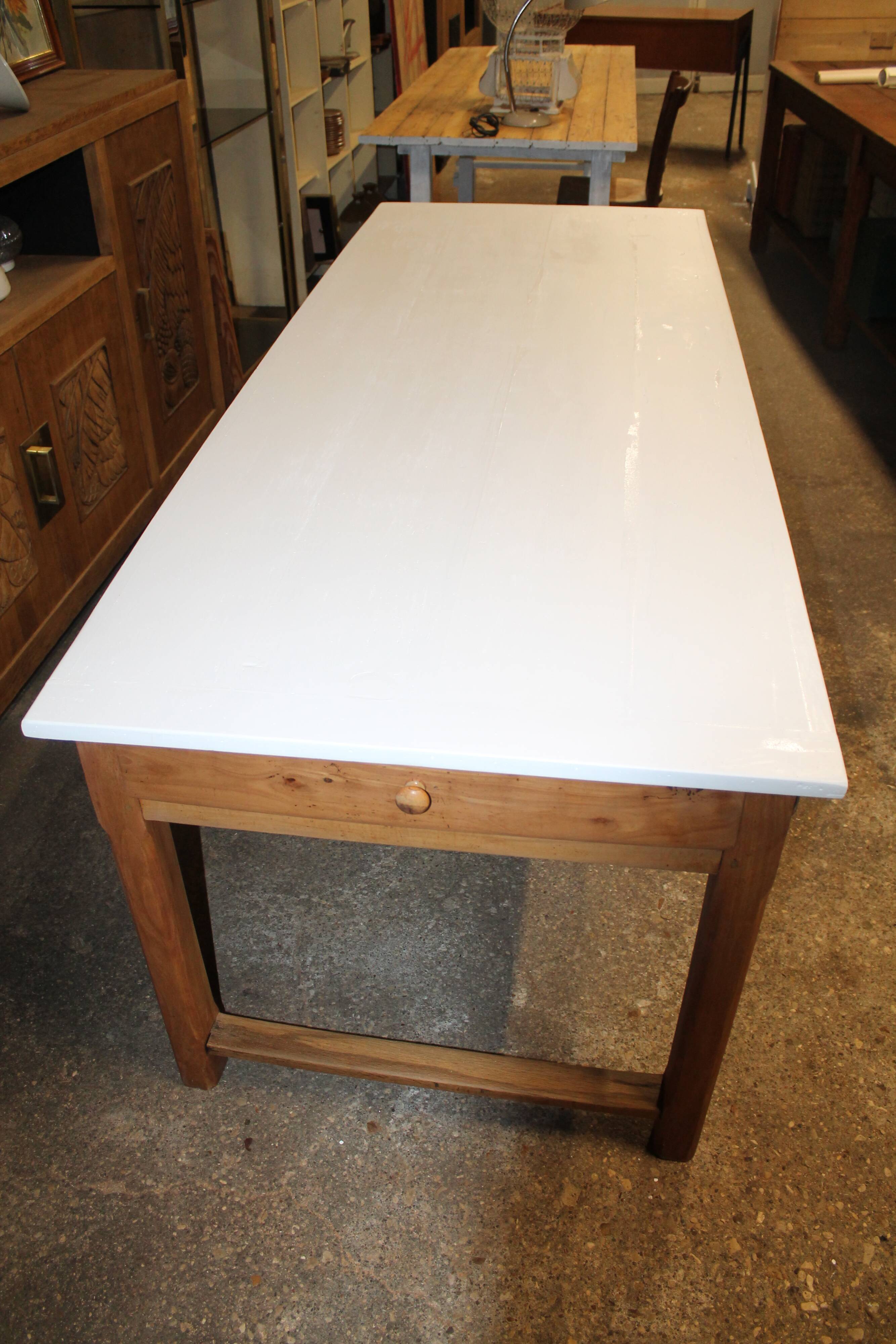 Extendable farm table