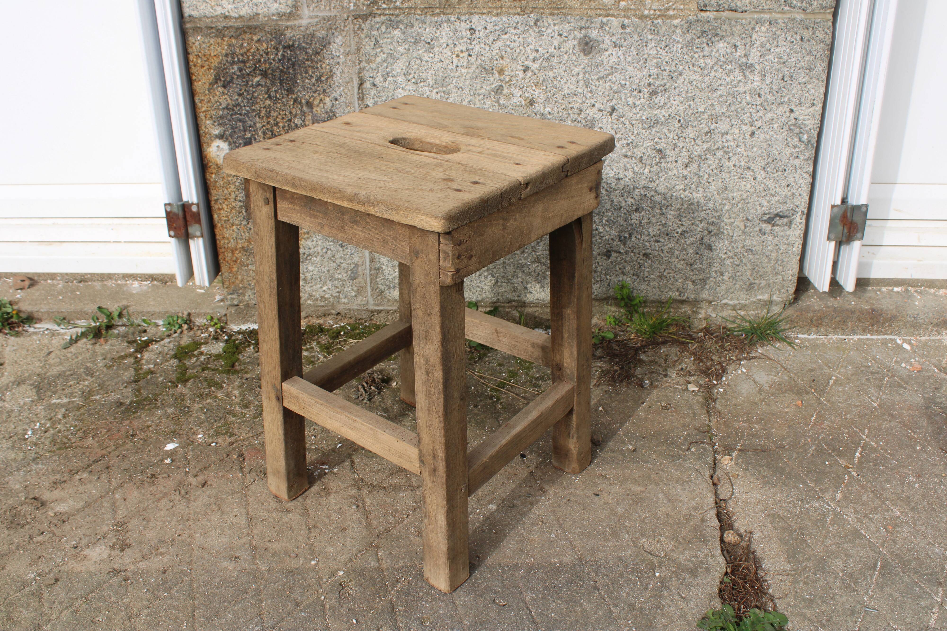 Vintage workshop stool in solid wood – sandblasted
