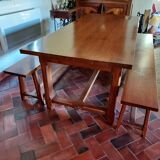 Solid oak table and its 2 benches