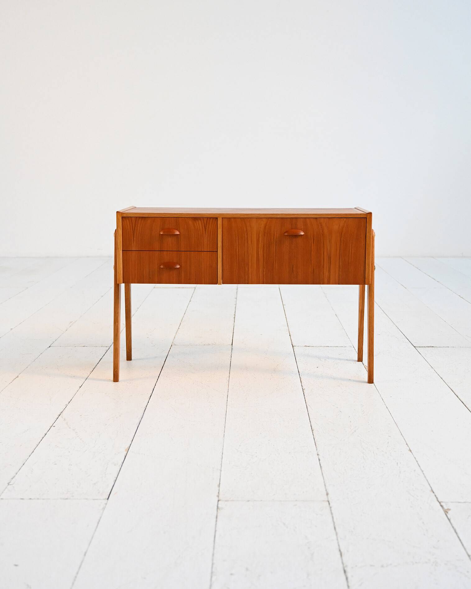 Cabinet de hall en teck scandinave, années 1960