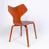 Arne Jacobsen chair model 3130 by Fritz Hansen