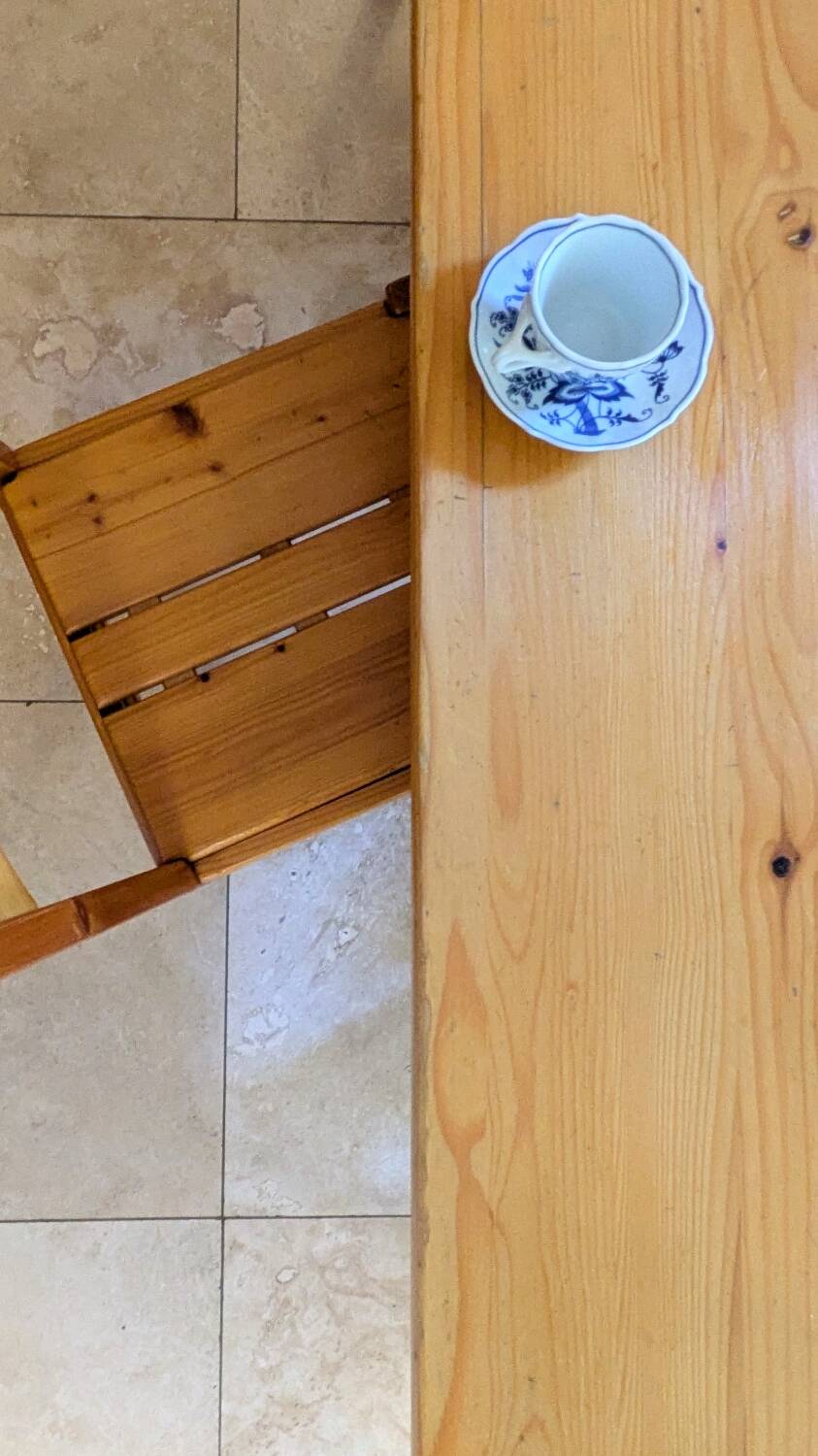 Solid pine table and chairs set – Modern mountain furniture