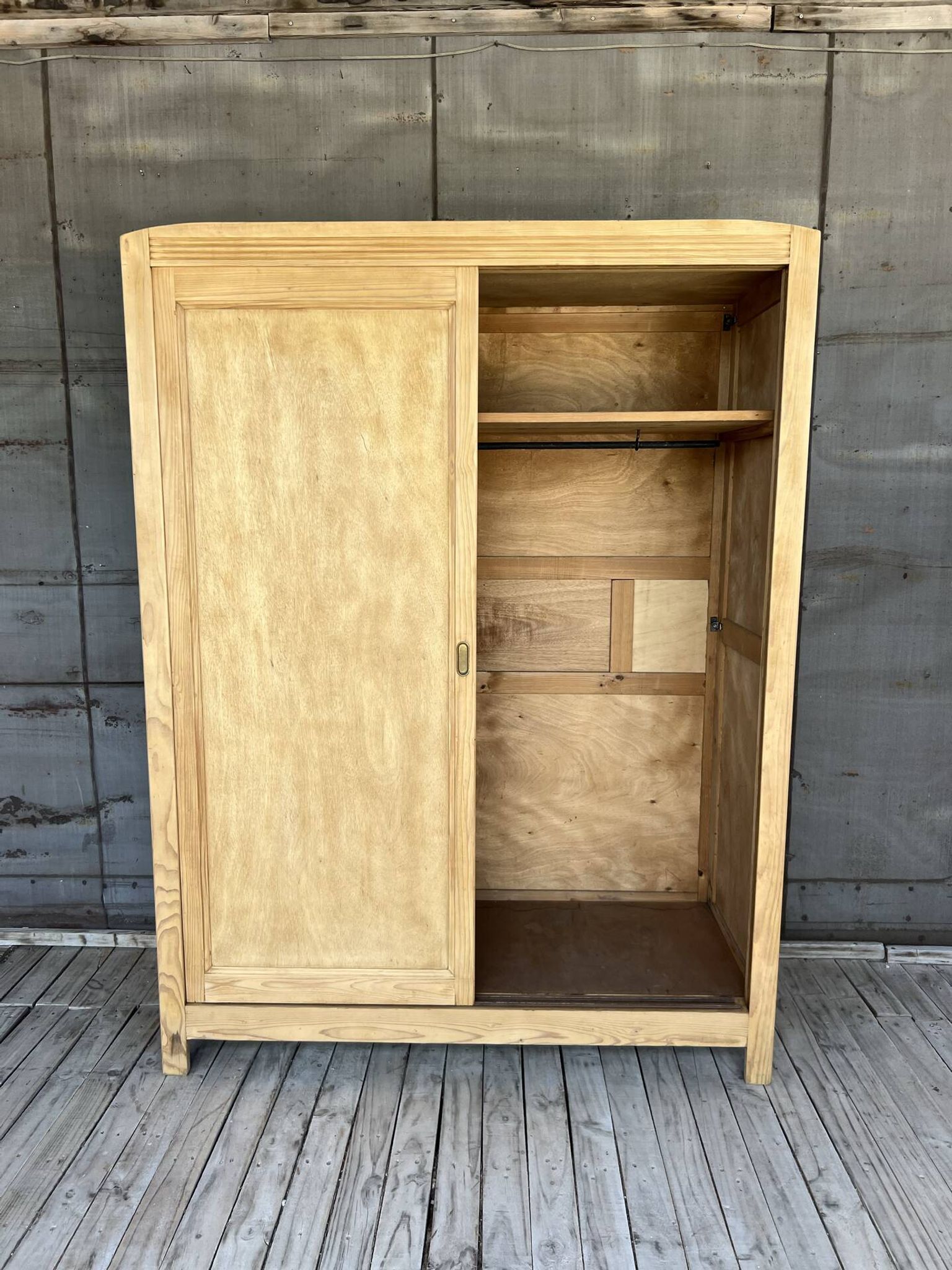 Armoire portes coulissantes bois brut