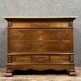 Exceptionnelle commode de style Louis XVI en noyer vers 1850