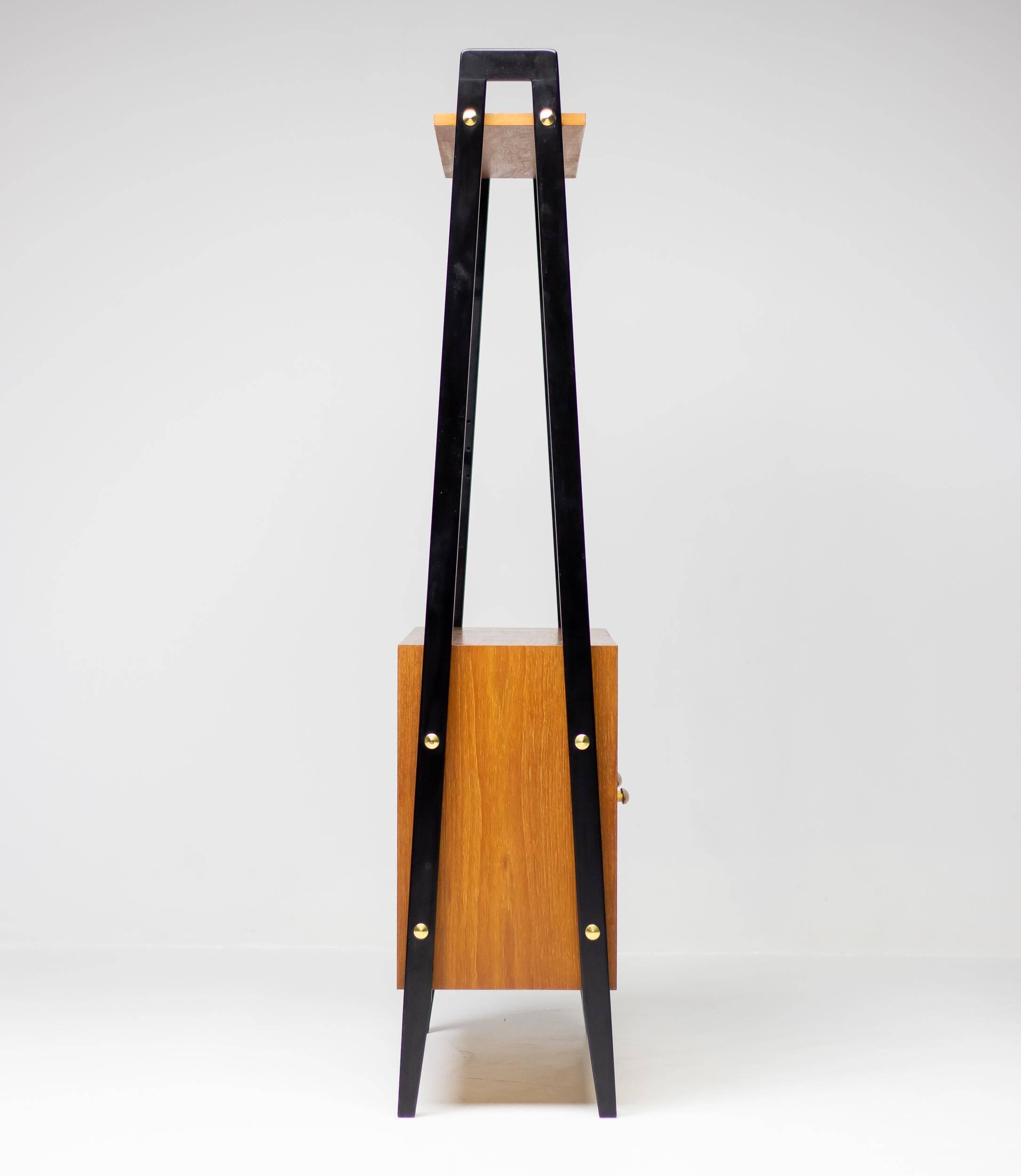 Séparateur italien des années 1950 en teck et laqué noir avec portes à motif de diamants