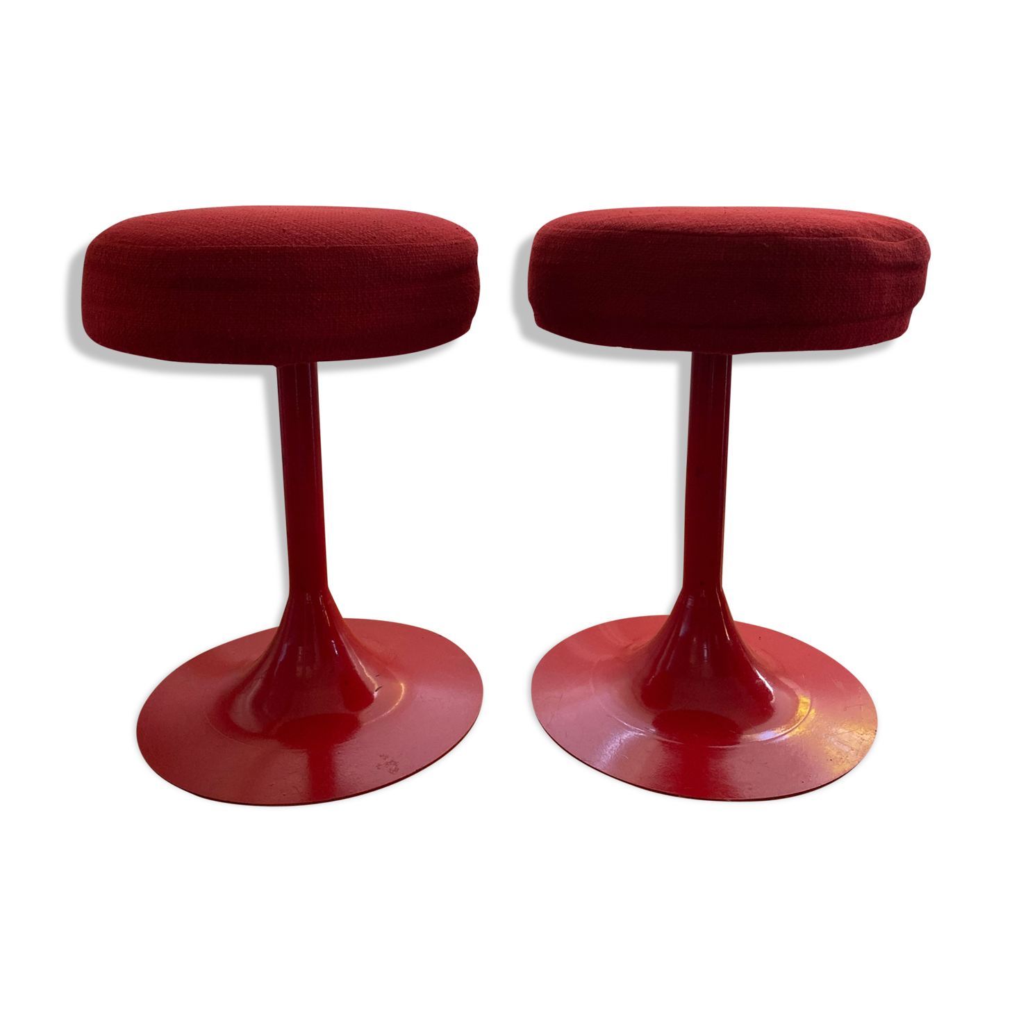 Pair of low tulip stools in red metal 1970