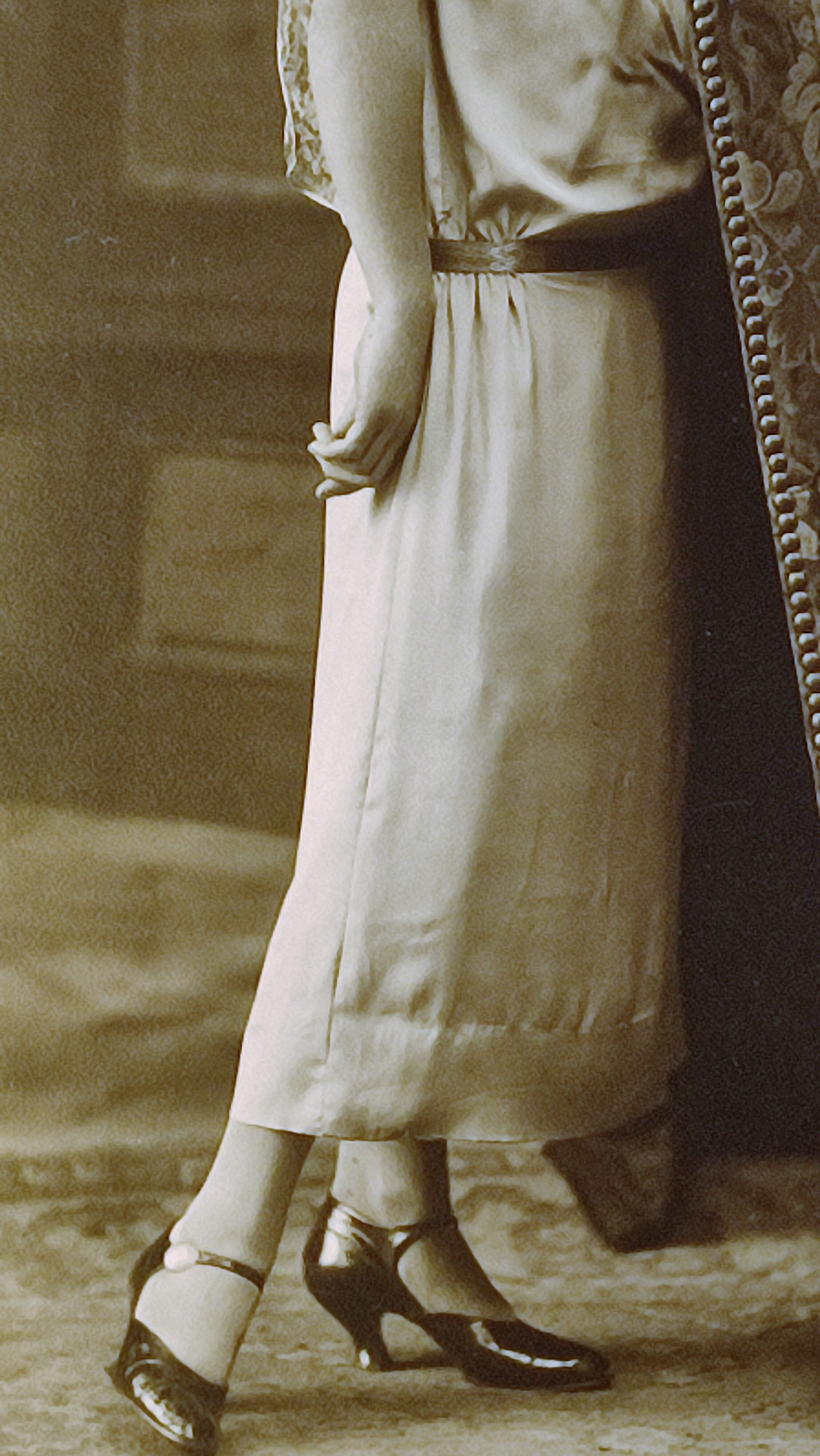 Photo "elegant leaning on the armchair" of fontes paris