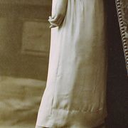 Photo "elegant leaning on the armchair" of fontes paris